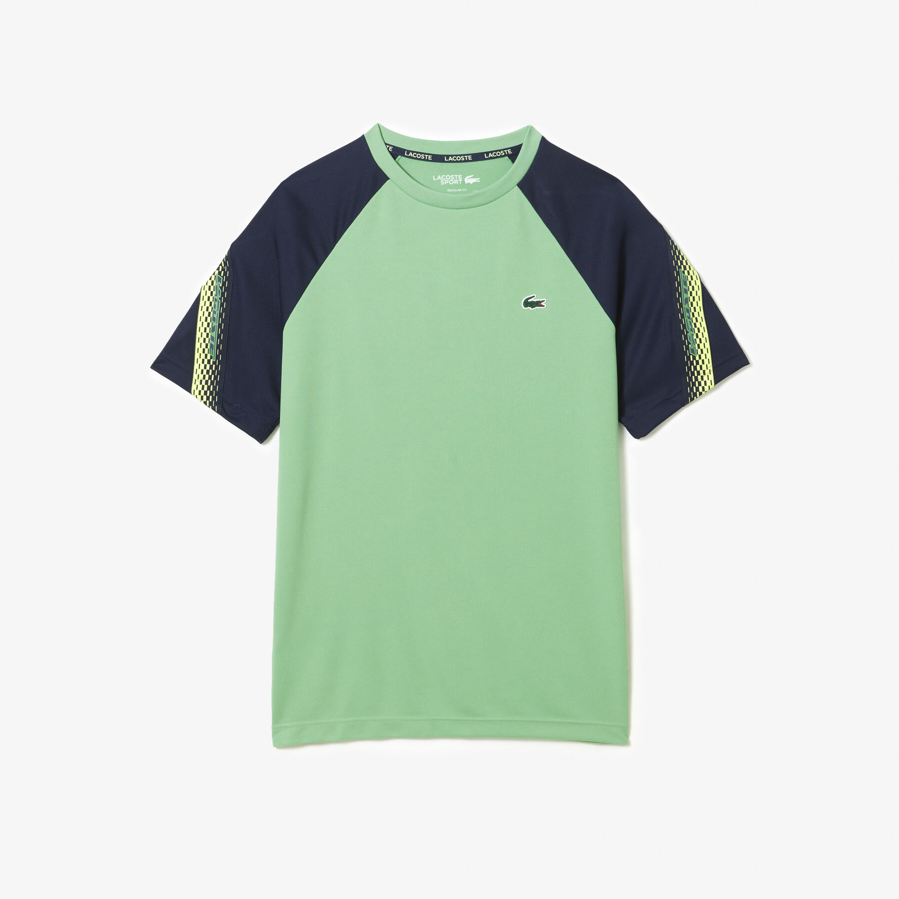 تيشيرت بقصة عادية وشريط بشعار الماركة للرجال مجموعة Lacoste Sport&lrm;