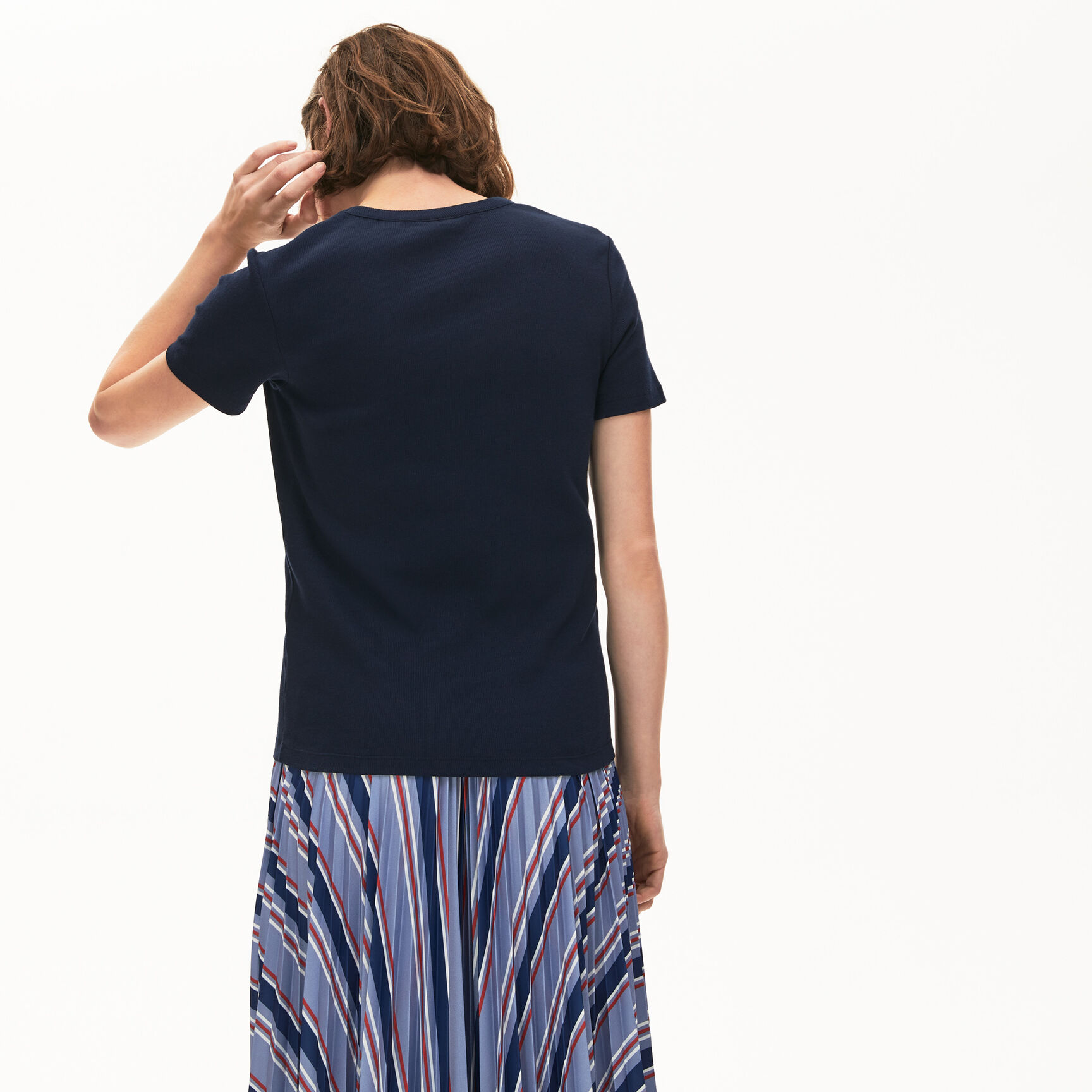 تيشيرت قطن ناعم بفتحة رقبة حرف V&rlm; للنساء