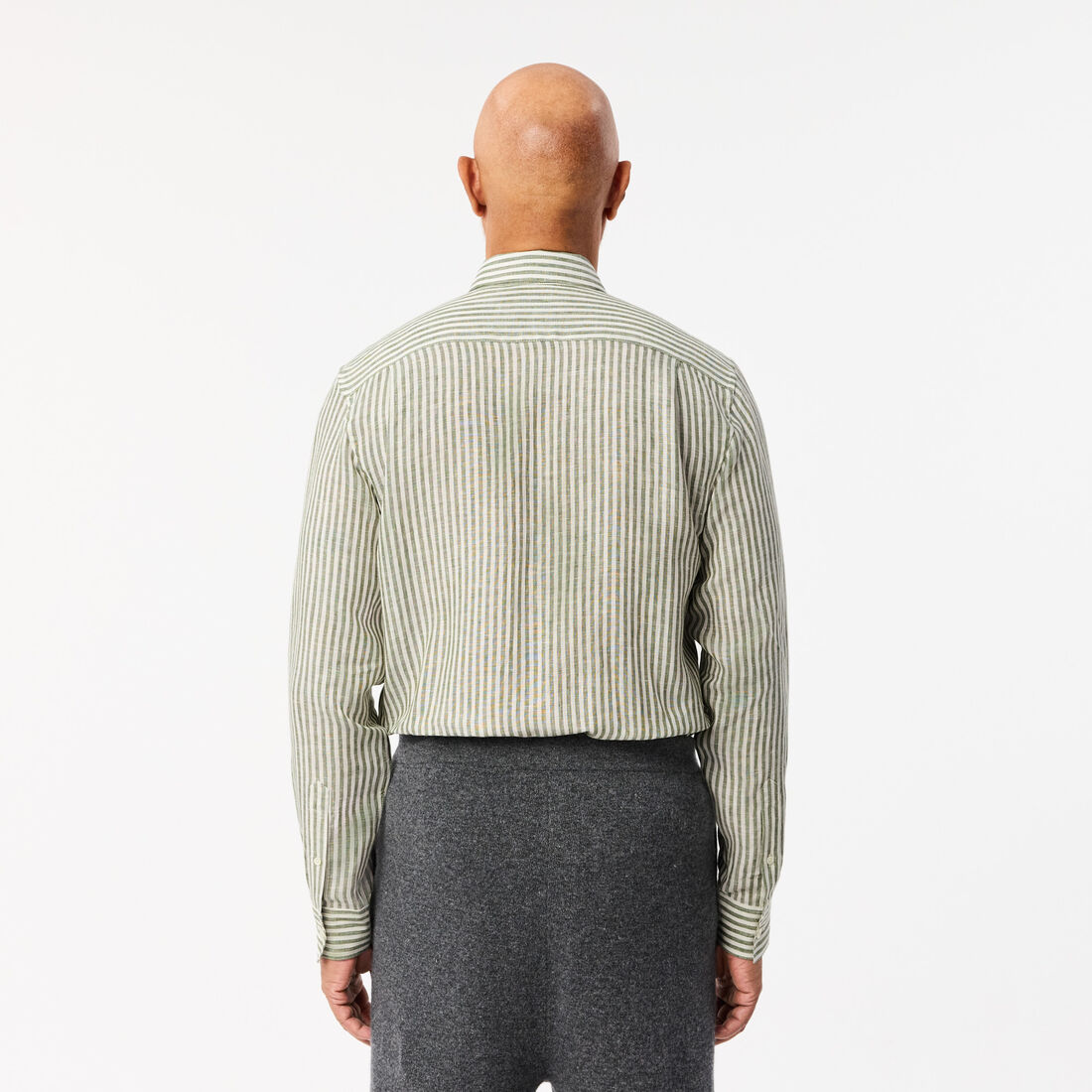 قميص كتان مخطط بقصّة عادية قميص كتان مخطط بقصّة عادية