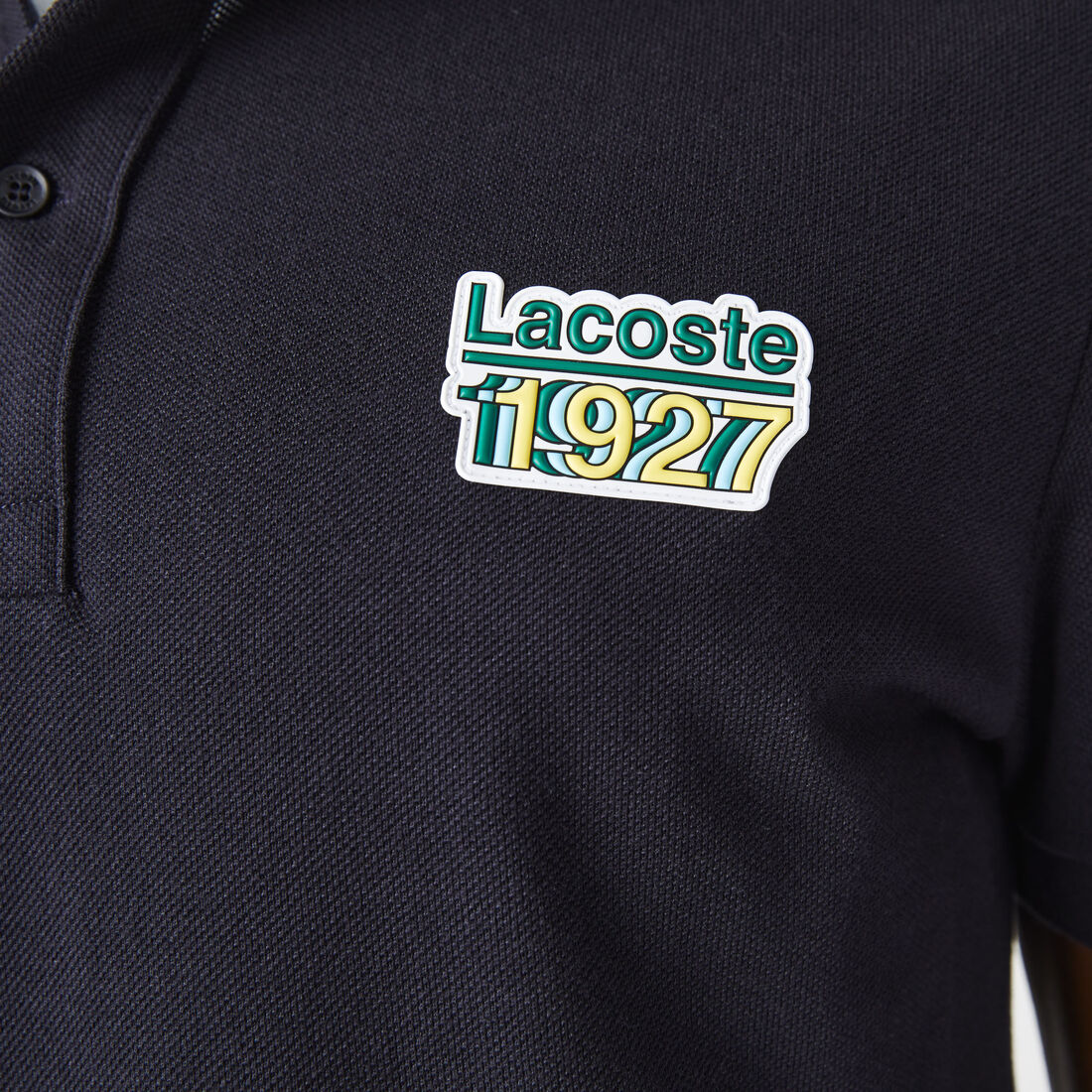 بولو Lacoste للرجال بقصّة عادية من قطن بيكيه بولو Lacoste للرجال بقصّة عادية من قطن بيكيه
