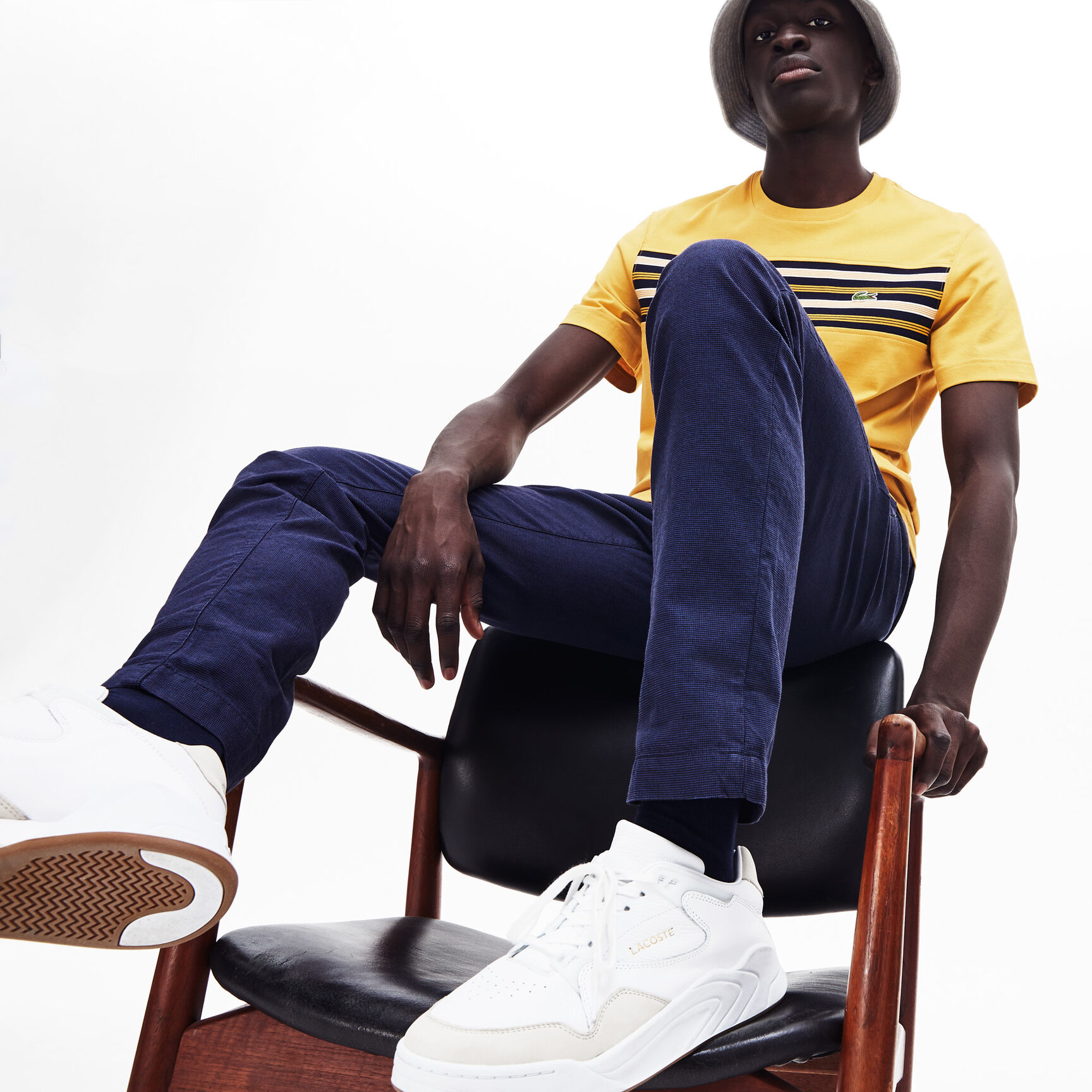 حذاء رياضي للرجال من الجلد بدرجات لون واحد متناغمة من مجموعة Court Slam