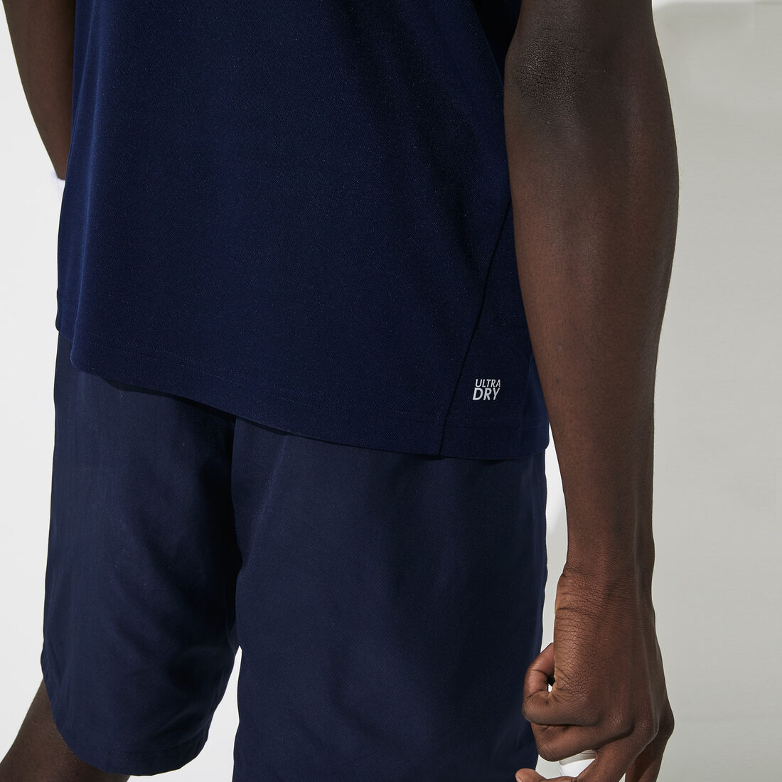 قميص بولو من مجموعةLacoste SPORT محيك من البيكيه ويسمح بمرور الهواء للرجال قميص بولو من مجموعةLacoste SPORT محيك من البيكيه ويسمح بمرور الهواء للرجال