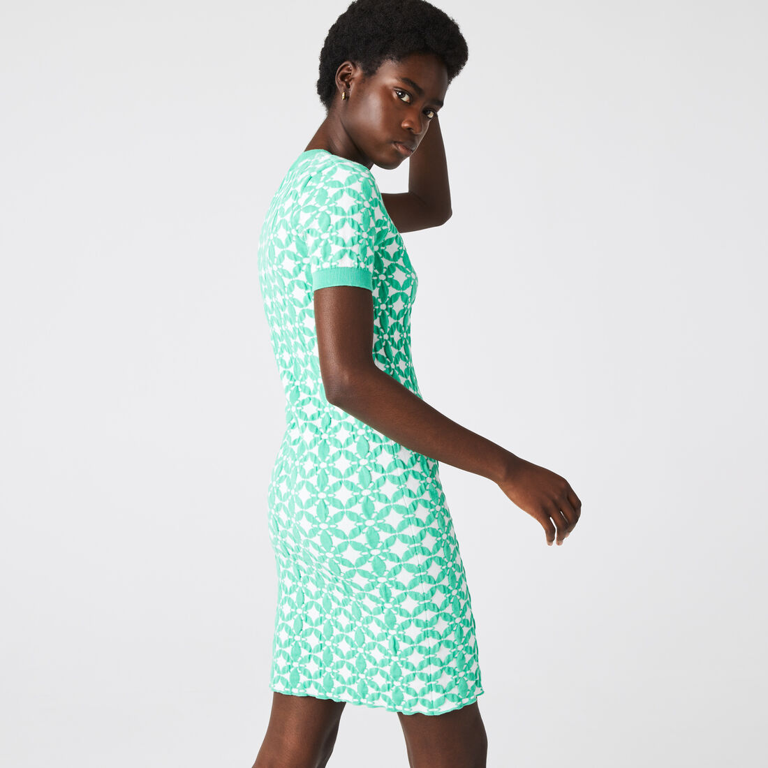 فستان كلاسيكي بتصميم سترة جاكار للنساء مجموعة Lacoste L!VE فستان كلاسيكي بتصميم سترة جاكار للنساء مجموعة Lacoste L!VE