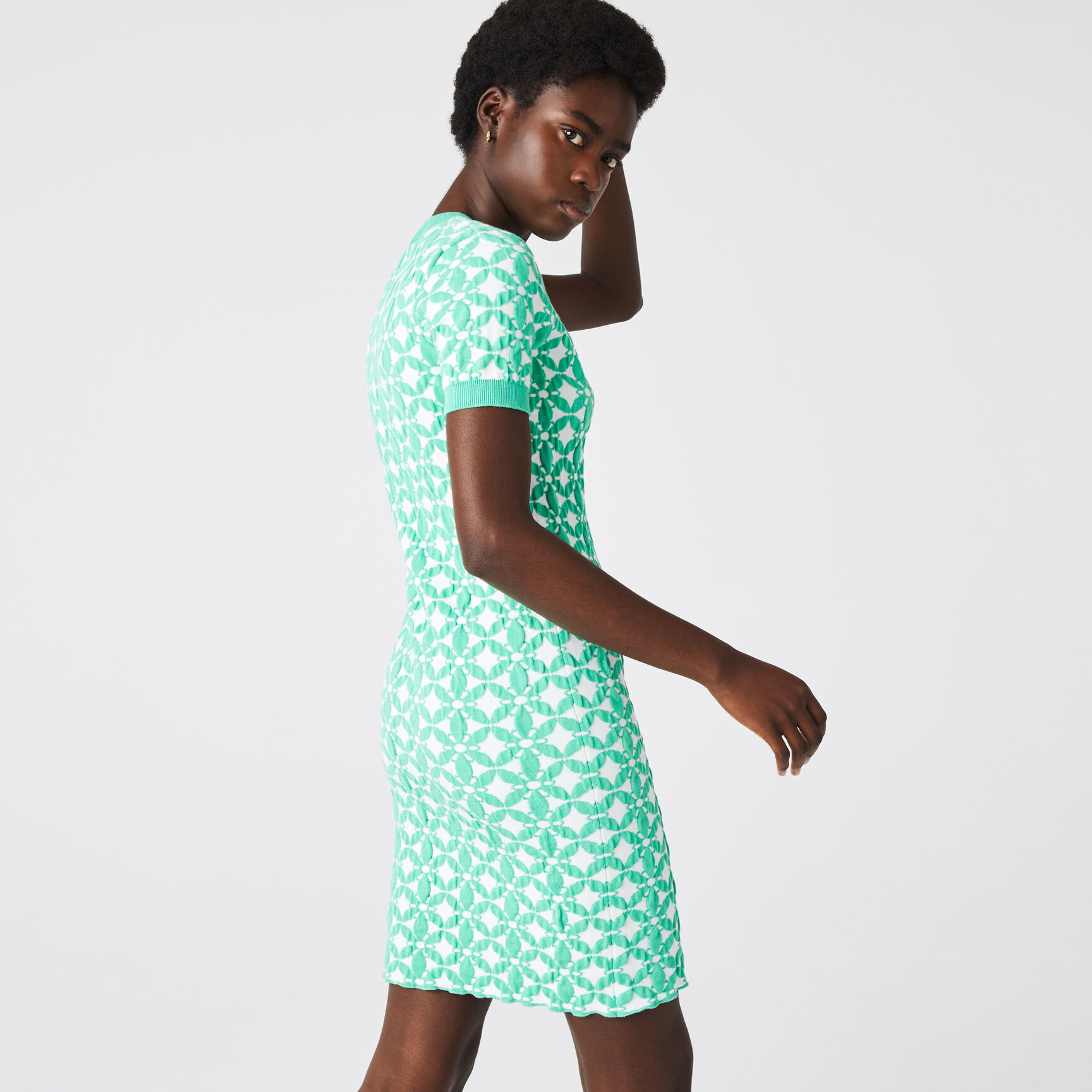 فستان كلاسيكي بتصميم سترة جاكار للنساء مجموعة Lacoste L!VE فستان كلاسيكي بتصميم سترة جاكار للنساء مجموعة Lacoste L!VE
