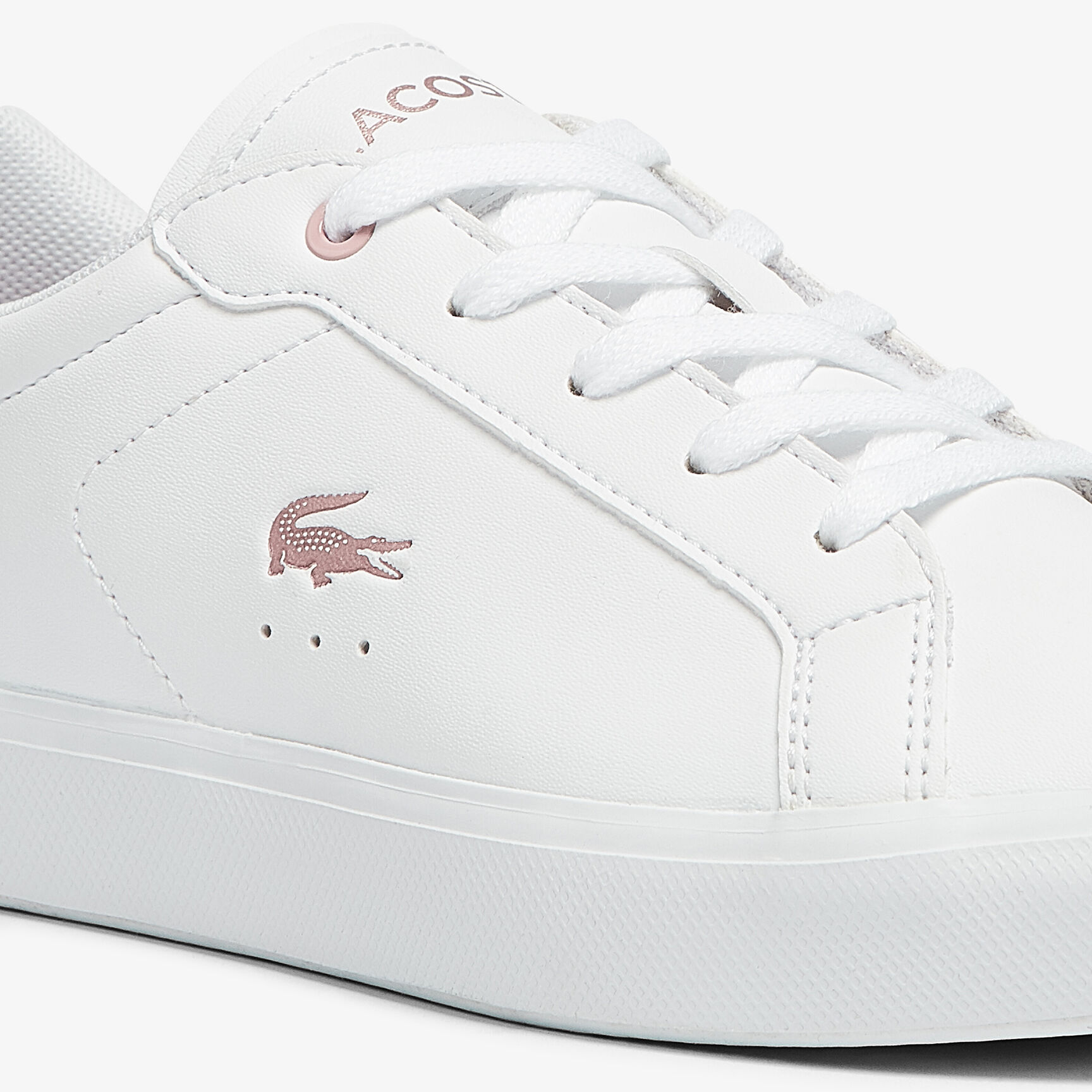 سنيكرز باوركورت من خامات صناعية بتفاصيل لامعة للأطفال سنيكرز باوركورت من خامات صناعية بتفاصيل لامعة للأطفال