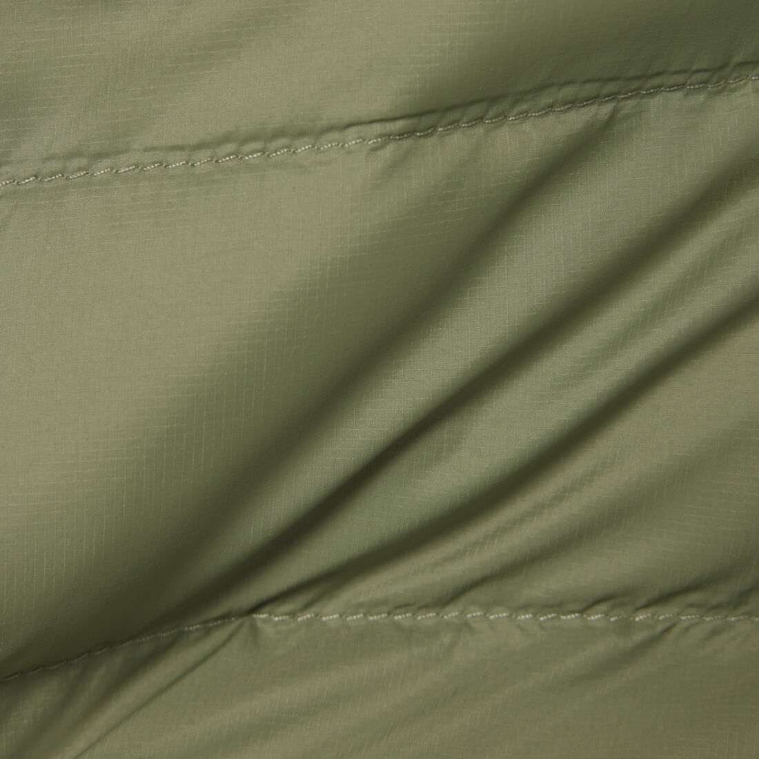 لاكوست جاكيت واقٍ من الرياح مقاوم للماء ومبطن بالريش