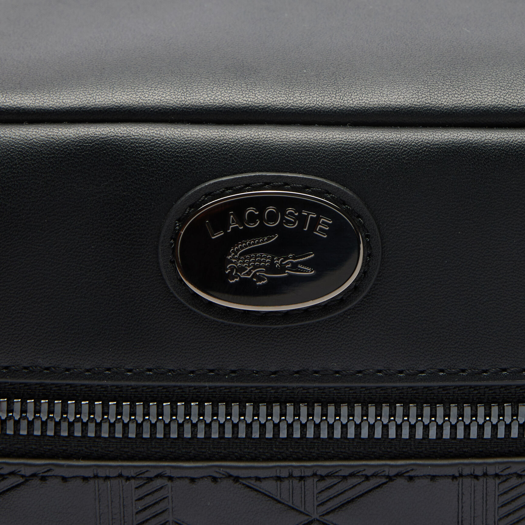  محفظة جلدية بطبعة مونوغرام