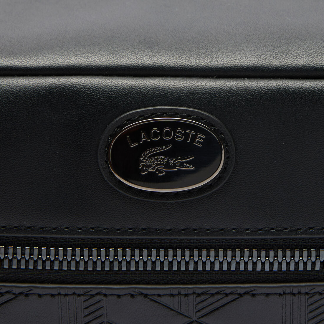 محفظة جلدية بطبعة مونوغرام محفظة جلدية بطبعة مونوغرام