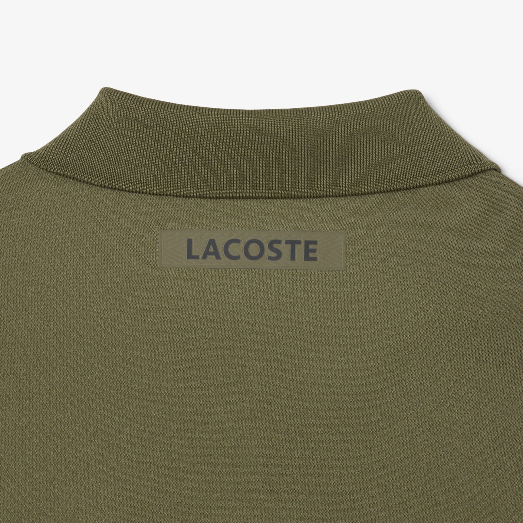 قميص بولو تنس بقصّة ضيقة مطبوع وجاف للغاية قميص بولو تنس بقصّة ضيقة مطبوع وجاف للغاية