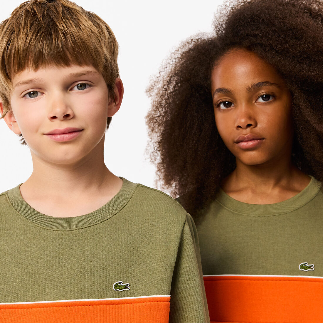 كنزة ذات كتلة ألوان متباينة كنزة ذات كتلة ألوان متباينة