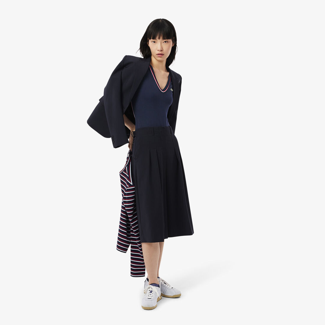 بدلة قطنية مفتوحة من الخلف بقصة ضيقة بدلة قطنية مفتوحة من الخلف بقصة ضيقة