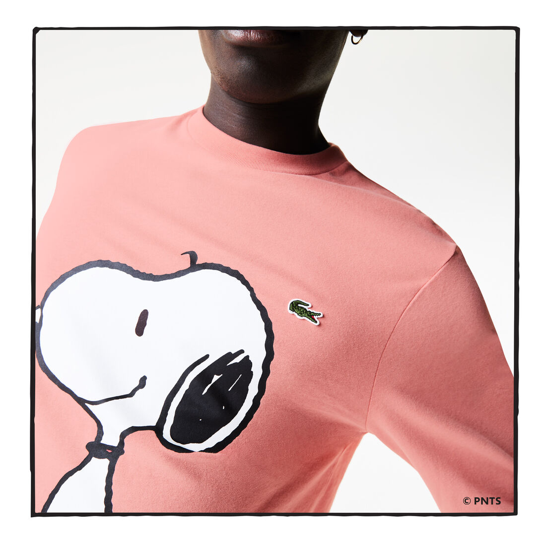 تيشيرت رجالي من القطن العضوي من مجموعة Lacoste x Peanuts تيشيرت رجالي من القطن العضوي من مجموعة Lacoste x Peanuts