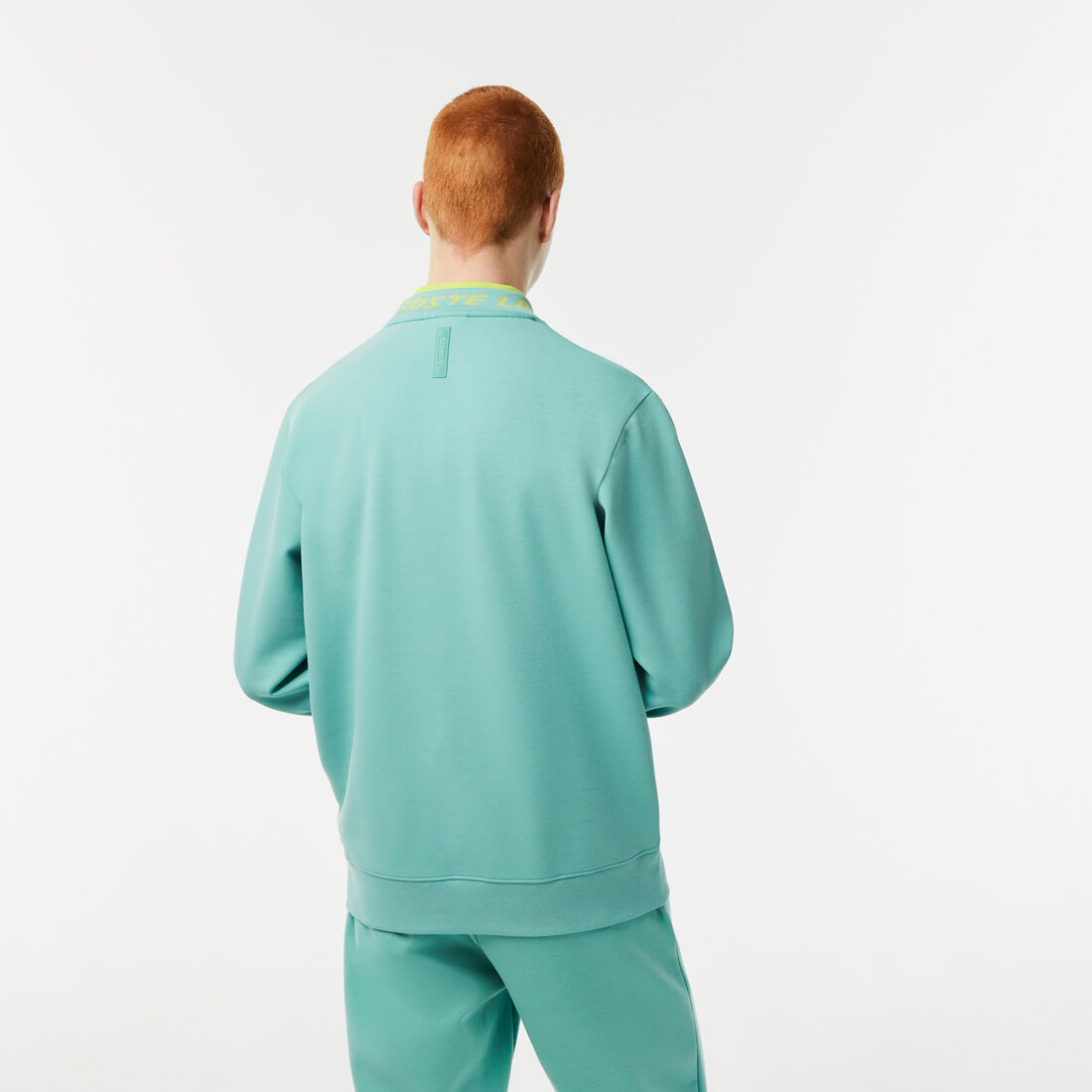 سويت شيرت للجولف من قماش معاد تدويره وبقصّة مريحة للارتداء سويت شيرت للجولف من قماش معاد تدويره وبقصّة مريحة للارتداء