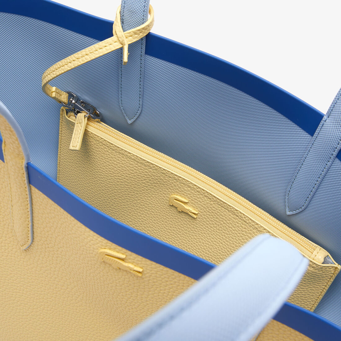 حقيبة توت من القماش المغلف بالبلاستيك يمكن استخدامها على الوجهين مع حزام بلون مختلف مجموعة Anna للنساء حقيبة توت من القماش المغلف بالبلاستيك يمكن استخدامها على الوجهين مع حزام بلون مختلف مجموعة Anna للنساء