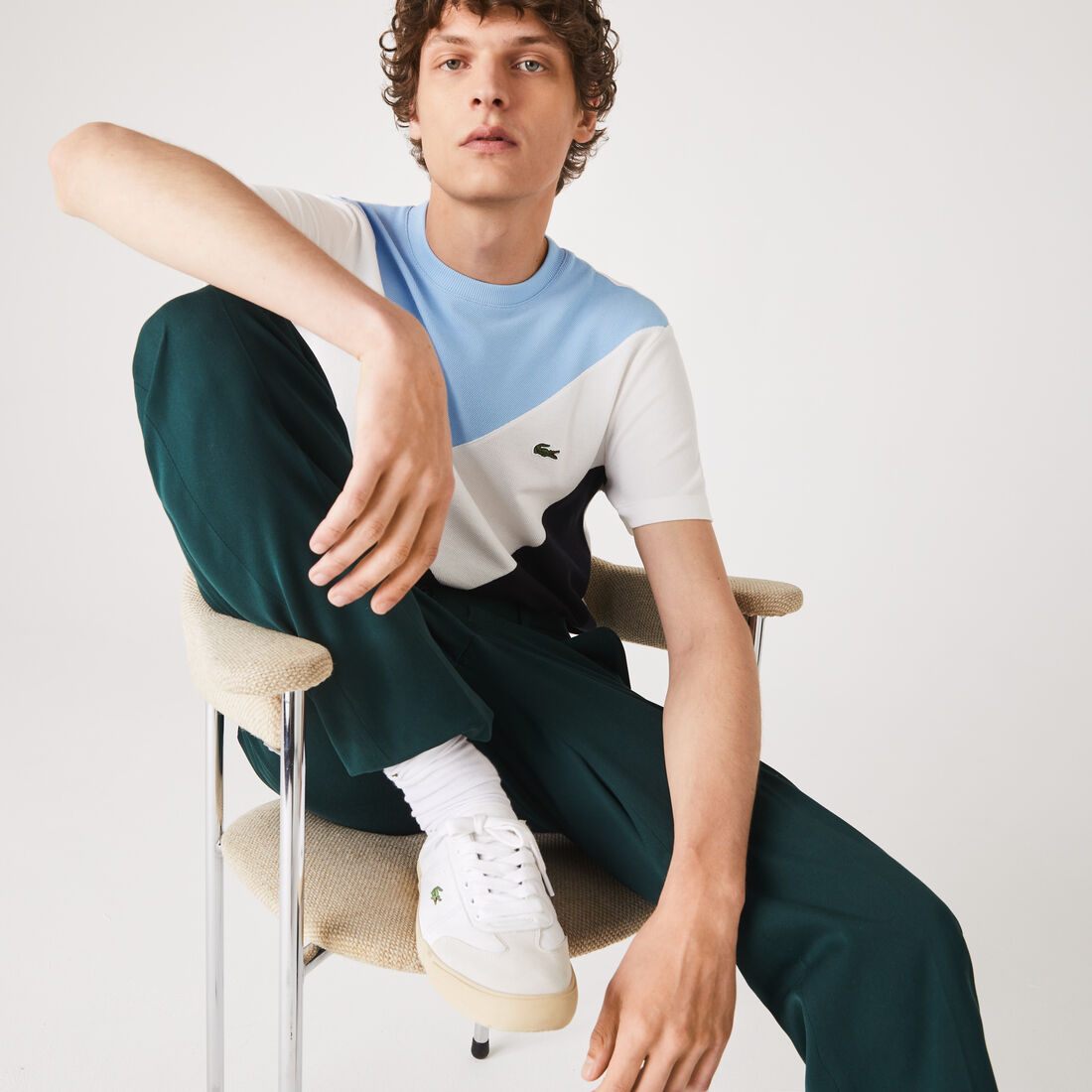 تي شيرت من مزيج قطن البيكيه بكتل لونية مع فتحة رقبة مستديرة للرجال تي شيرت من مزيج قطن البيكيه بكتل لونية مع فتحة رقبة مستديرة للرجال