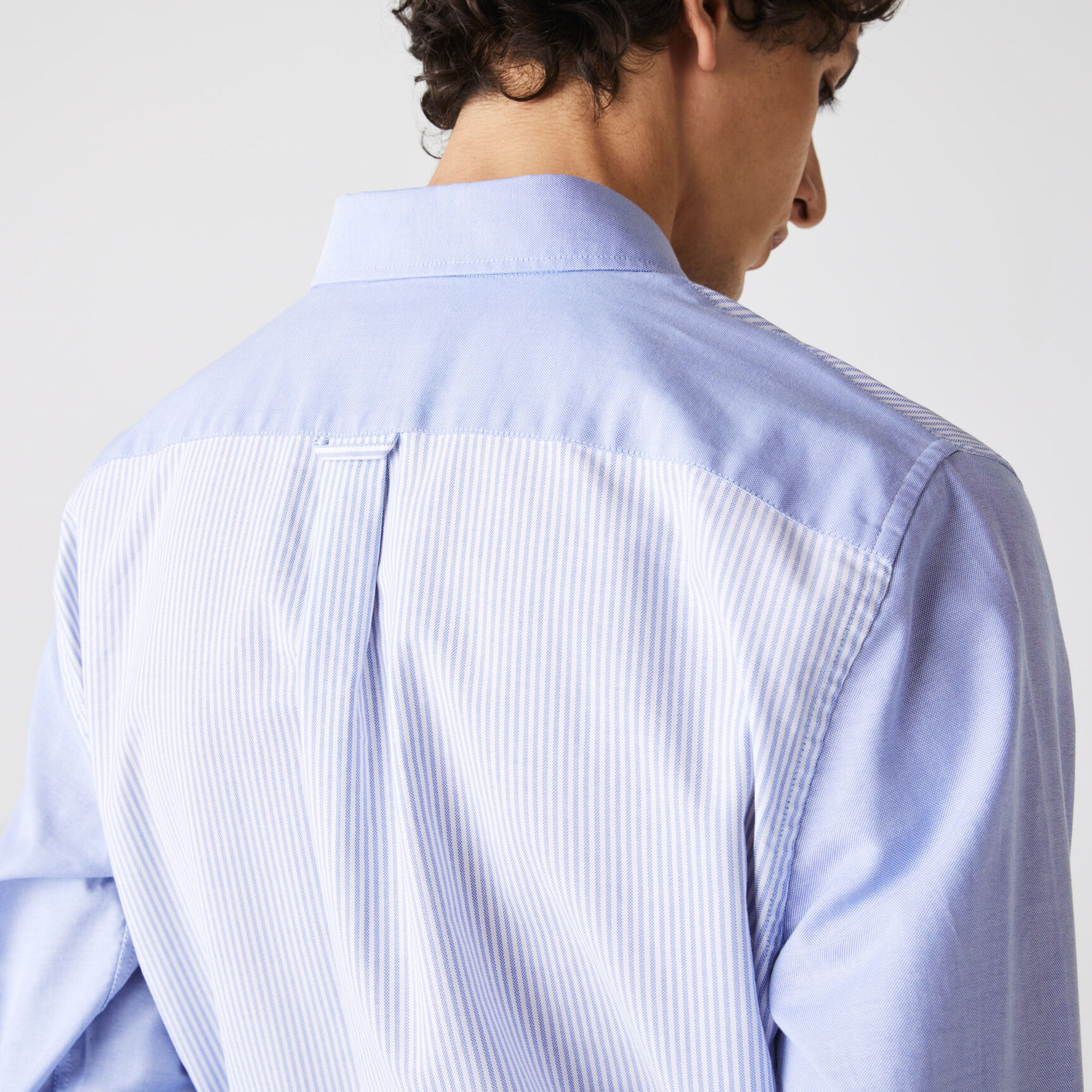 قميص رجالي من قطن أكسفورد مقلم بقصة عادية