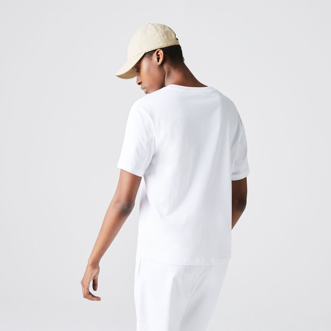 تي شيرت من القطن الفاخر بفتحة رقبة على شكل حرف V للنساء تي شيرت من القطن الفاخر بفتحة رقبة على شكل حرف V للنساء