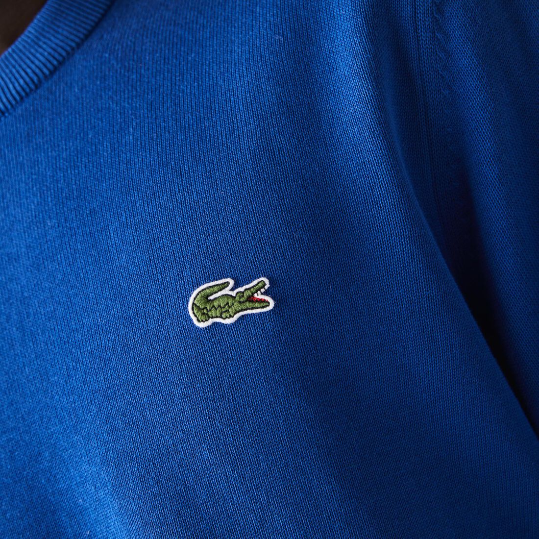 سترة قطنية أحادية اللون بياقة دائرية سترة قطنية أحادية اللون بياقة دائرية