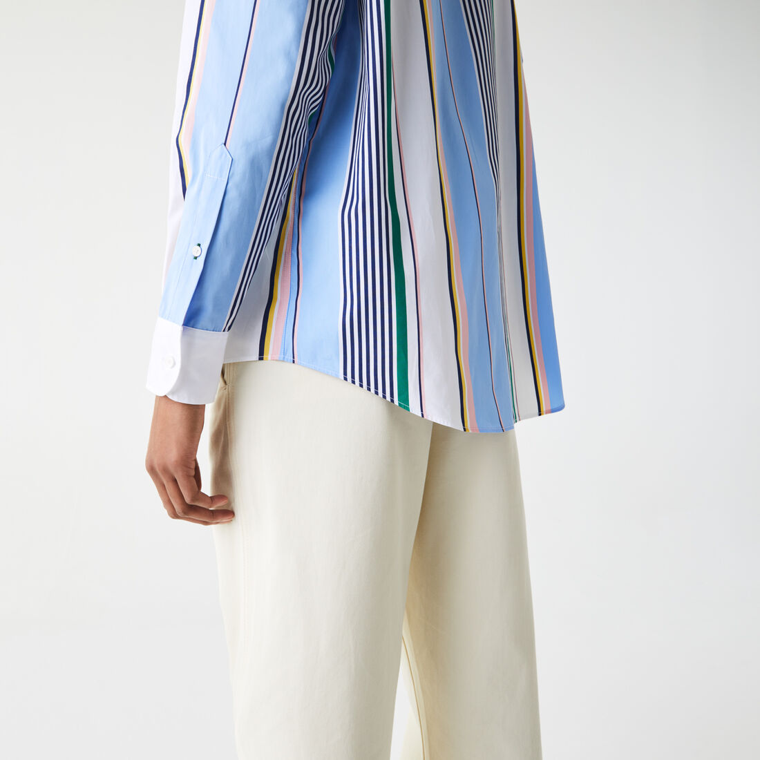 قميص قطني مقلم للنساء قصة كلاسيكية مع ياقة وشاح مجموعة Lacoste LIVE قميص قطني مقلم للنساء قصة كلاسيكية مع ياقة وشاح مجموعة Lacoste LIVE