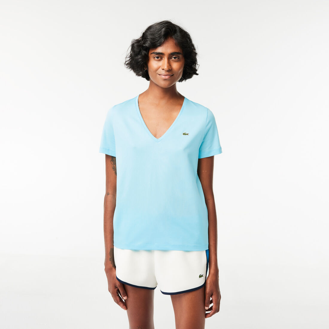 تي شيرت بقصّة عادية وطبعة مميزة لكلمة Lacoste