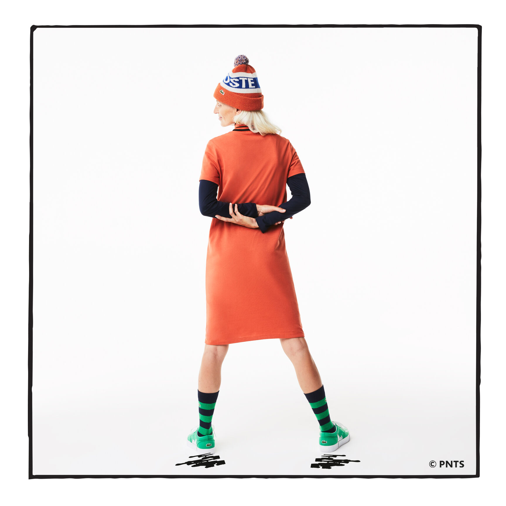 فستان بولو نسائي من القطن العضوي من مجموعة Lacoste x Peanuts