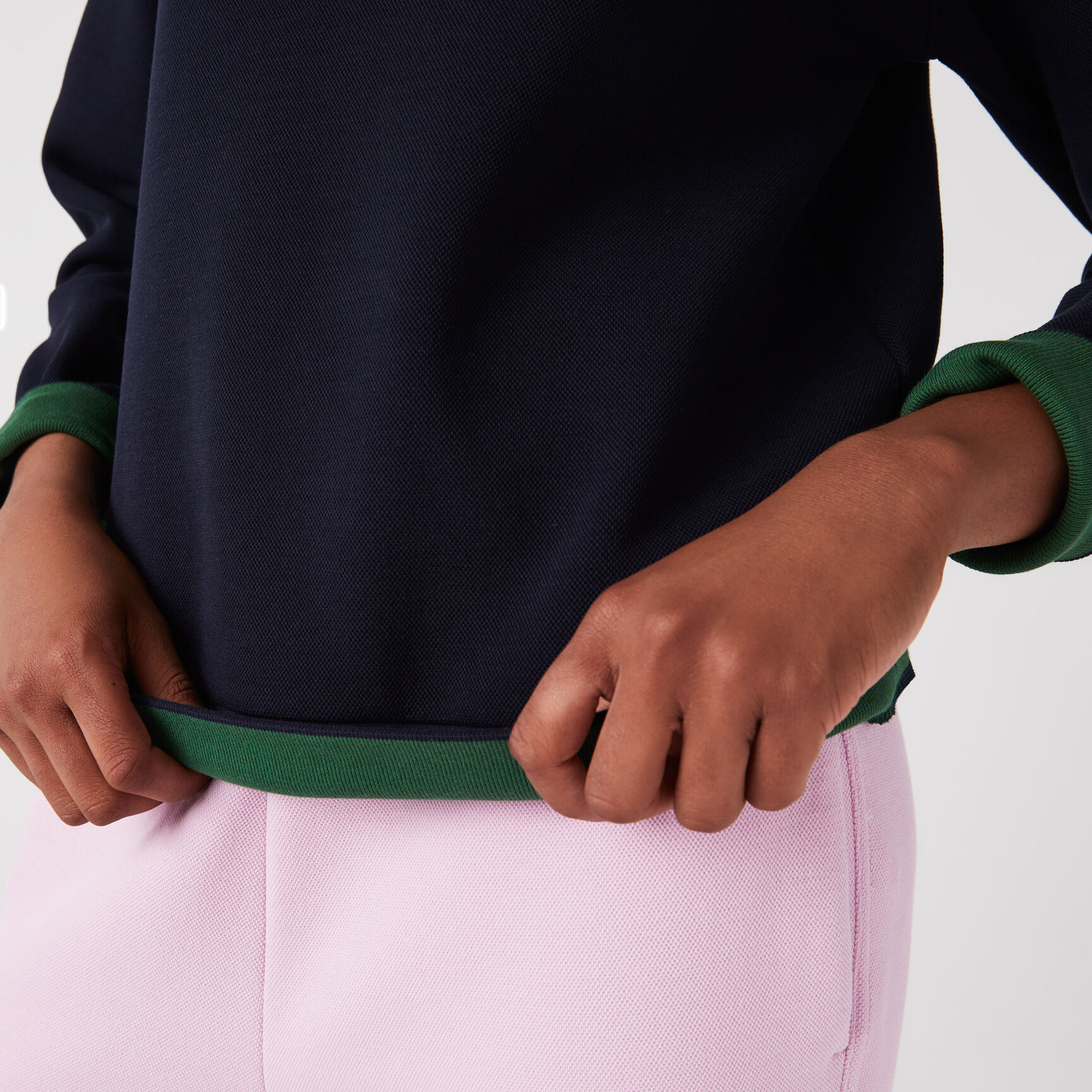 سويت شيرت من مزيج قطن بفتحة رقبة مستديرة للنساء سويت شيرت من مزيج قطن بفتحة رقبة مستديرة للنساء