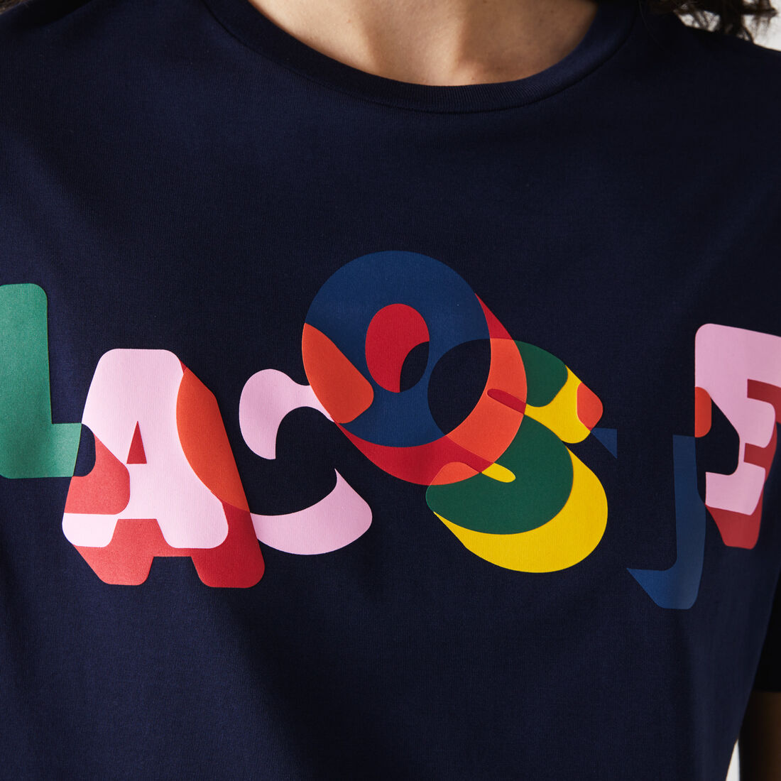 تي شيرت من القطن الناعم بفتحة رقبة مستديرة مع علامة Lacoste المطبوعة للنساء تي شيرت من القطن الناعم بفتحة رقبة مستديرة مع علامة Lacoste المطبوعة للنساء