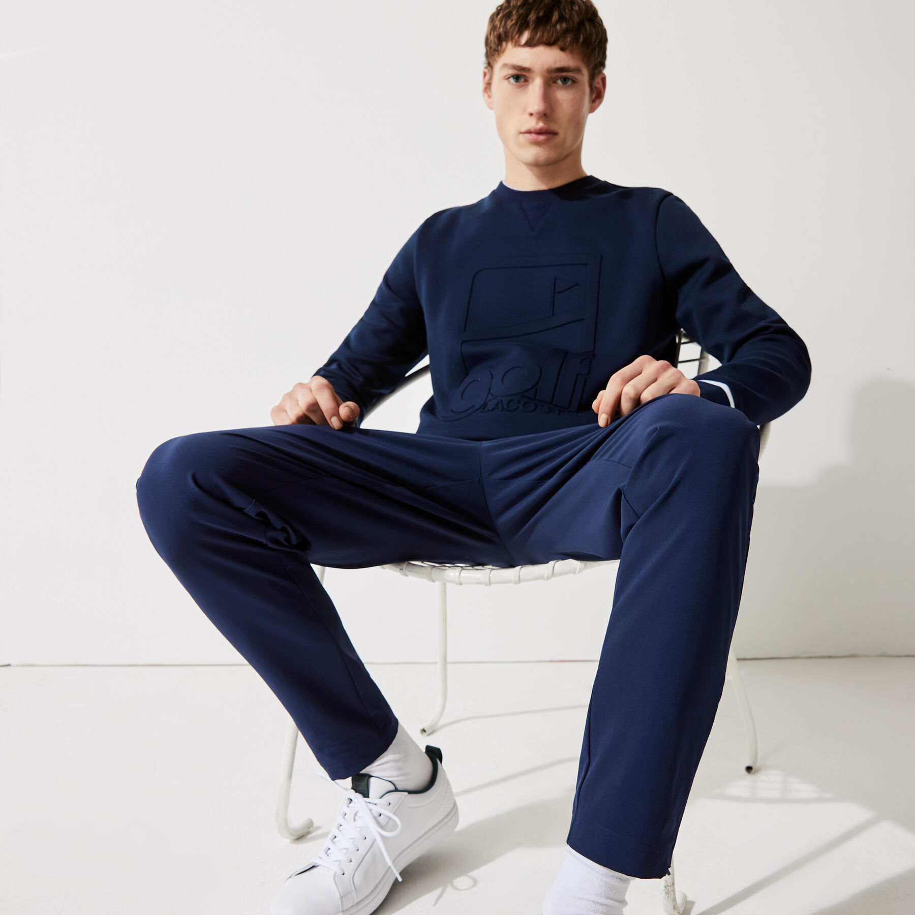 لاكوست سويت شيرت للجولف مع طباعة رسومية وفتحة رقبة مستديرة مجموعة lacoste sport للرجال