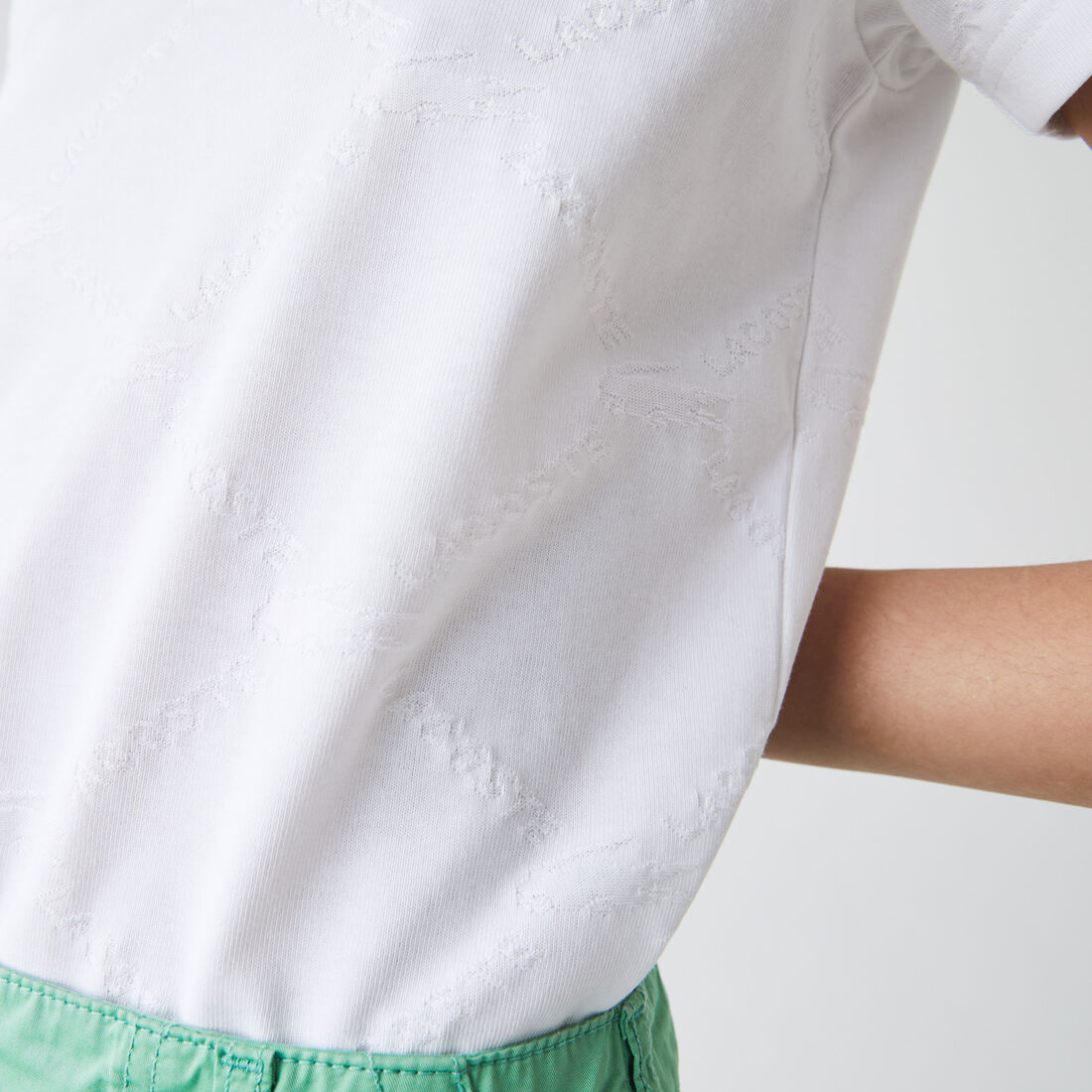 تي شيرت للنساء بنقشة مونوغرام وفتحة رقبة مستديرة مجموعة Lacoste LIVE تي شيرت للنساء بنقشة مونوغرام وفتحة رقبة مستديرة مجموعة Lacoste LIVE