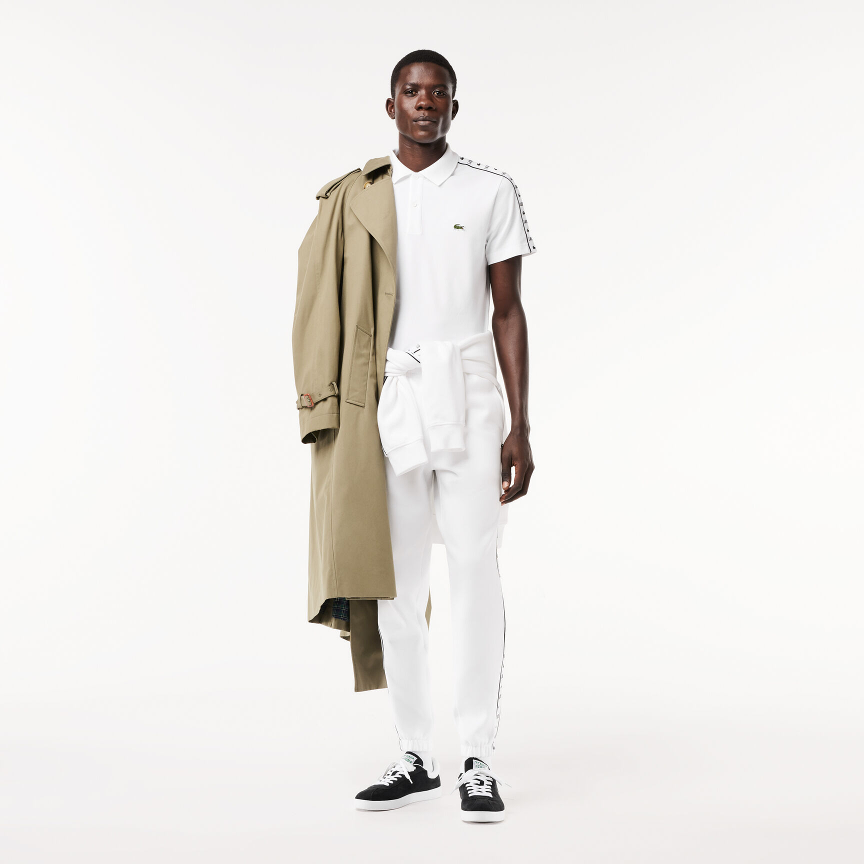 قميص بولو بيكيه بخطوط متباينة قميص بولو بيكيه بخطوط متباينة