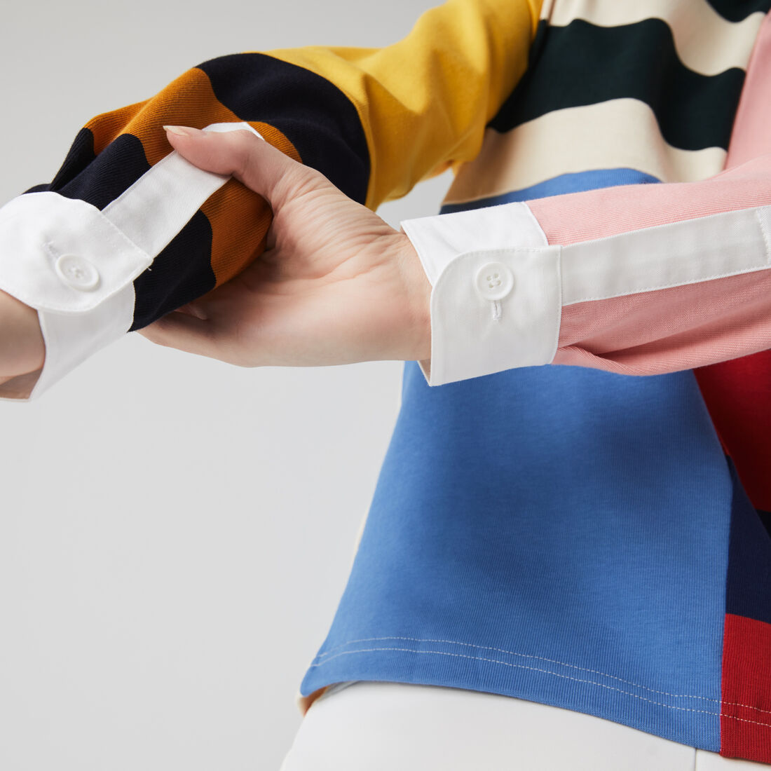 قميص بولو قطني للنساء تصميم الرجبي بكتل لونية مجموعة Lacoste LIVE قميص بولو قطني للنساء تصميم الرجبي بكتل لونية مجموعة Lacoste LIVE