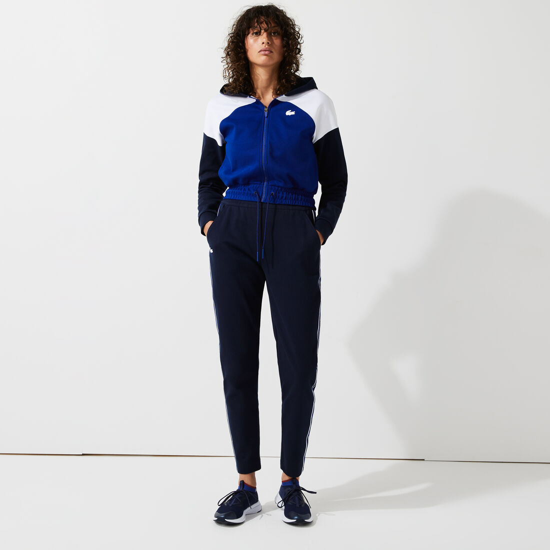سويت شيرت نسائي من القطن العضوي بسحاب من مجموعة Lacoste SPORT سويت شيرت نسائي من القطن العضوي بسحاب من مجموعة Lacoste SPORT