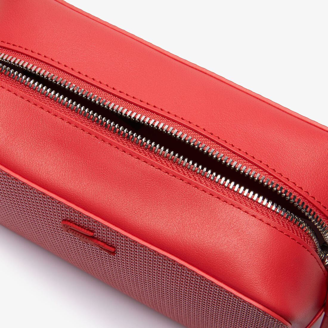 حقيبة كتف من جلد البيكيه غير اللامع مجموعة Chantaco للنساء حقيبة كتف من جلد البيكيه غير اللامع مجموعة Chantaco للنساء