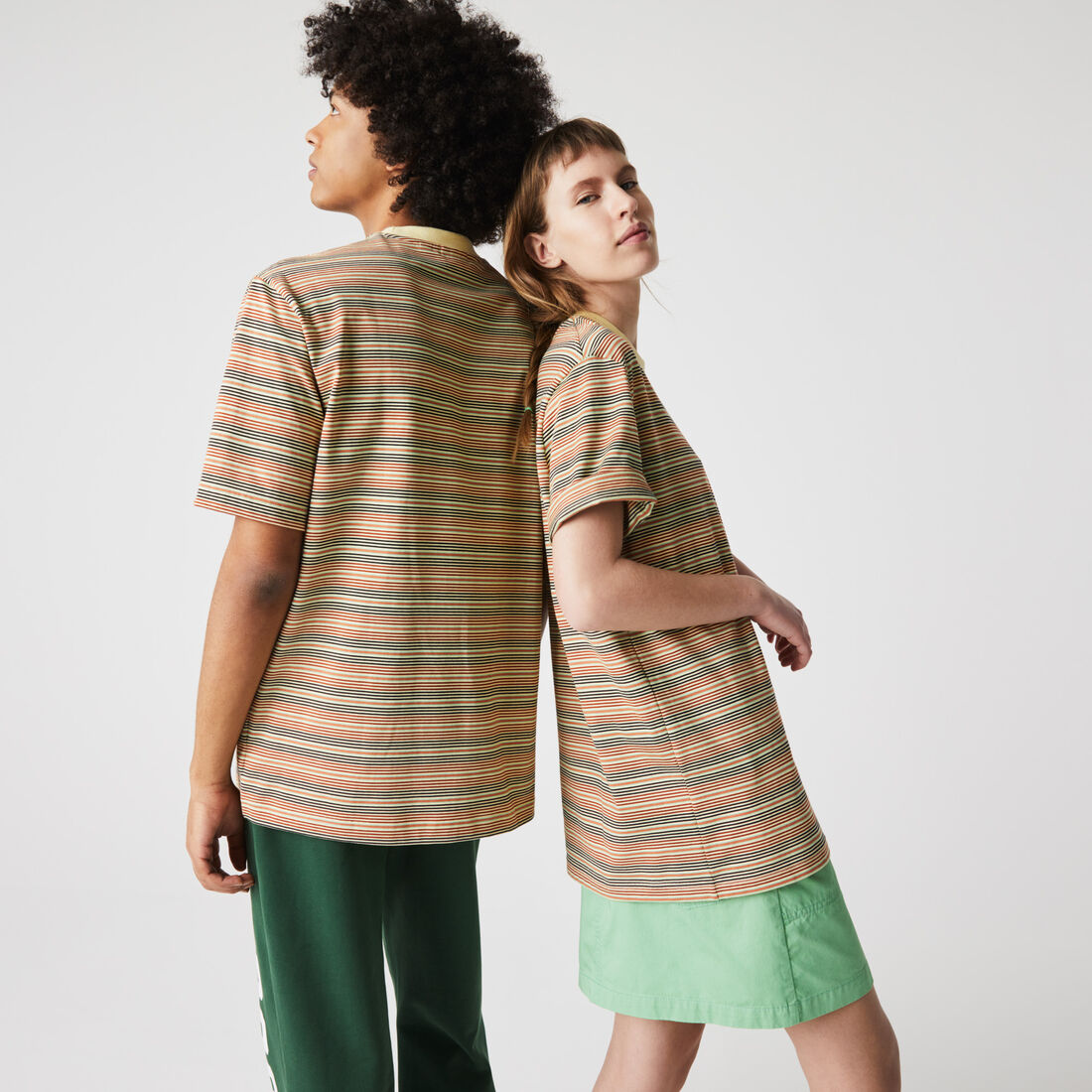 تي شيرت قطني مقلم للجنسين بفتحة رقبة مستديرة وقصة فضفاضة مجموعة Lacoste LIVE تي شيرت قطني مقلم للجنسين بفتحة رقبة مستديرة وقصة فضفاضة مجموعة Lacoste LIVE