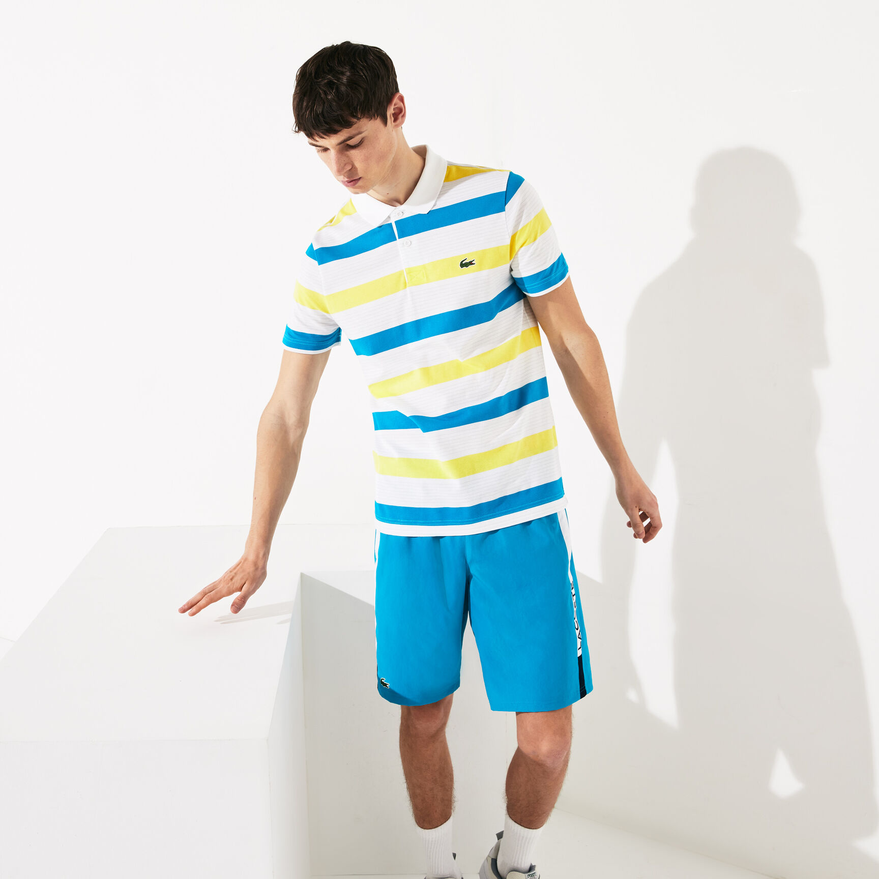 قميص بولو من مجموعة Lacoste SPORT مخطط ومحيك من قطن فائق الخفة للرجال قميص بولو من مجموعة Lacoste SPORT مخطط ومحيك من قطن فائق الخفة للرجال