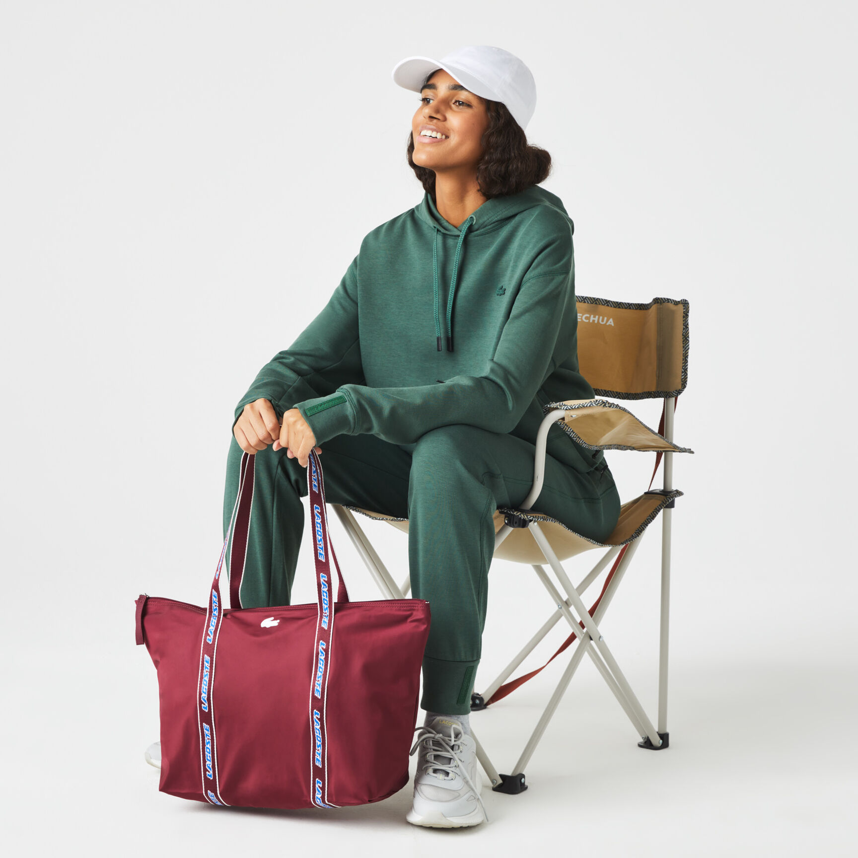 حقيبة يد لاكوست مقسمة بألوان بيد مزينة بشعار الماركة للنساء حقيبة يد لاكوست مقسمة بألوان بيد مزينة بشعار الماركة للنساء