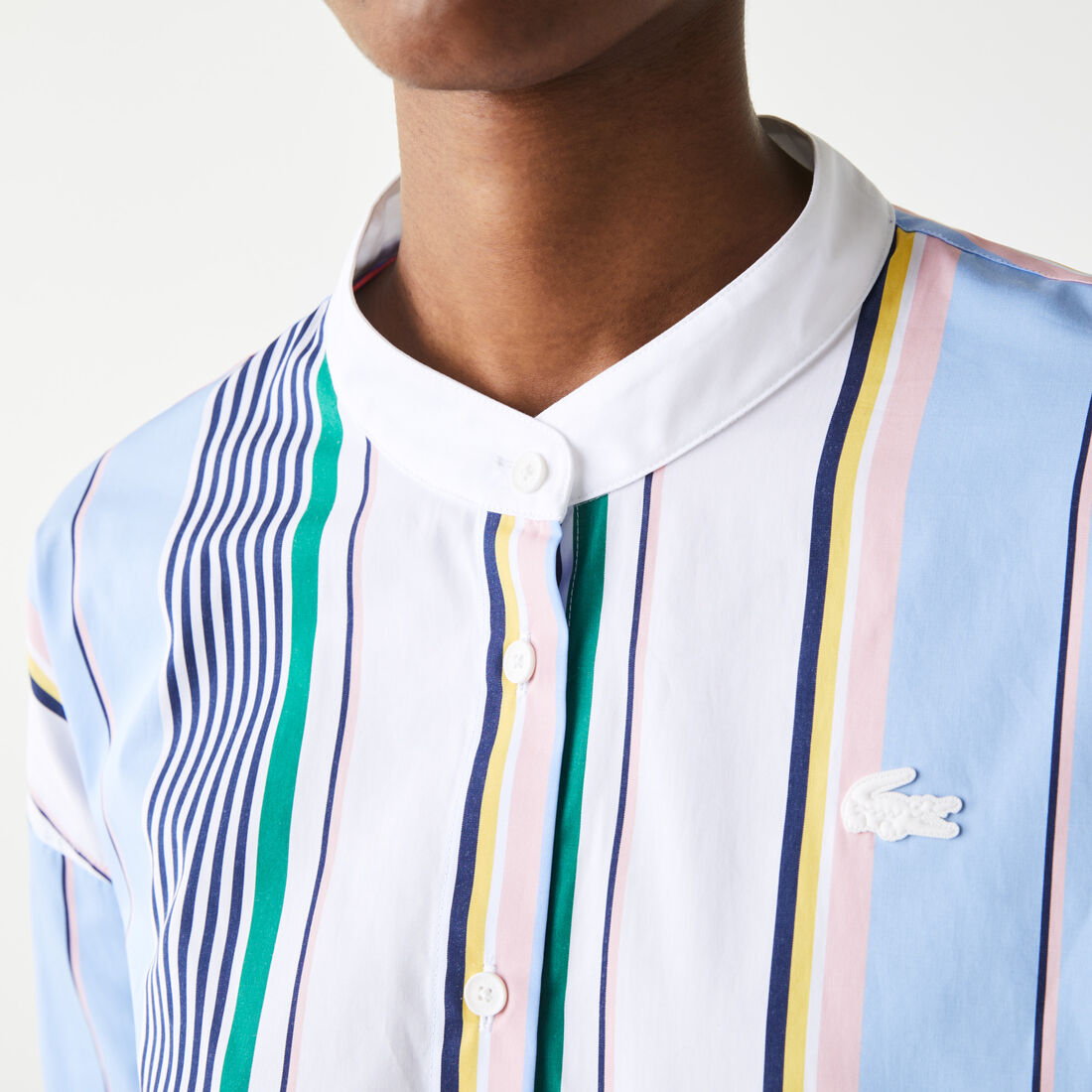 قميص قطني مقلم للنساء قصة كلاسيكية مع ياقة وشاح مجموعة Lacoste LIVE قميص قطني مقلم للنساء قصة كلاسيكية مع ياقة وشاح مجموعة Lacoste LIVE