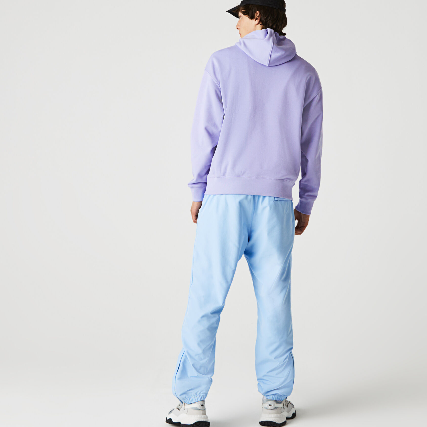 كنزة فضفاضة للرجال من الصوف بغطاء للرأس وطبعة من مجموعة Lacoste L!VE كنزة فضفاضة للرجال من الصوف بغطاء للرأس وطبعة من مجموعة Lacoste L!VE