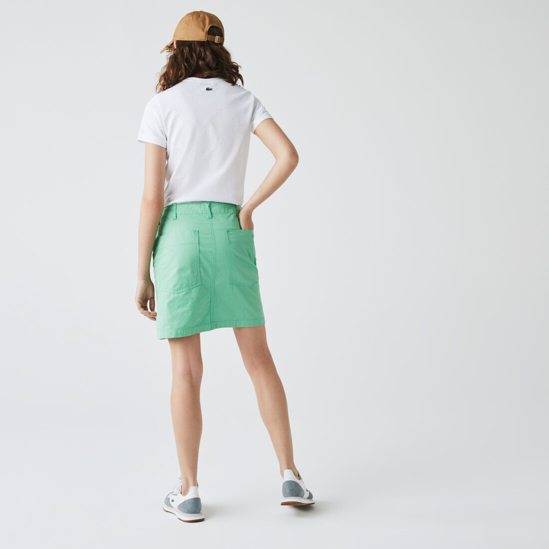 تي شيرت للنساء بنقشة مونوغرام وفتحة رقبة مستديرة مجموعة Lacoste LIVE تي شيرت للنساء بنقشة مونوغرام وفتحة رقبة مستديرة مجموعة Lacoste LIVE