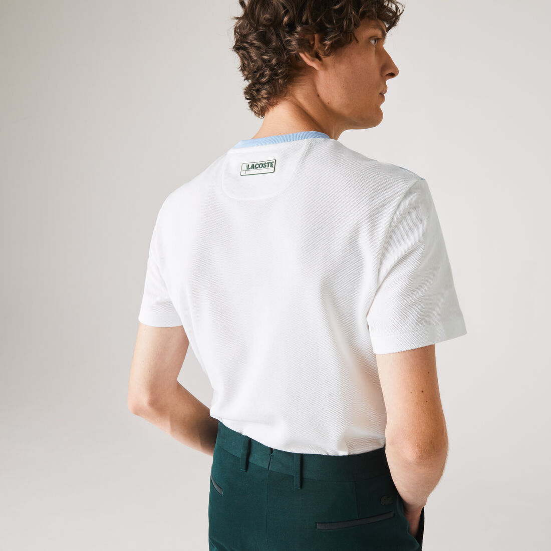 تي شيرت من مزيج قطن البيكيه بكتل لونية مع فتحة رقبة مستديرة للرجال تي شيرت من مزيج قطن البيكيه بكتل لونية مع فتحة رقبة مستديرة للرجال