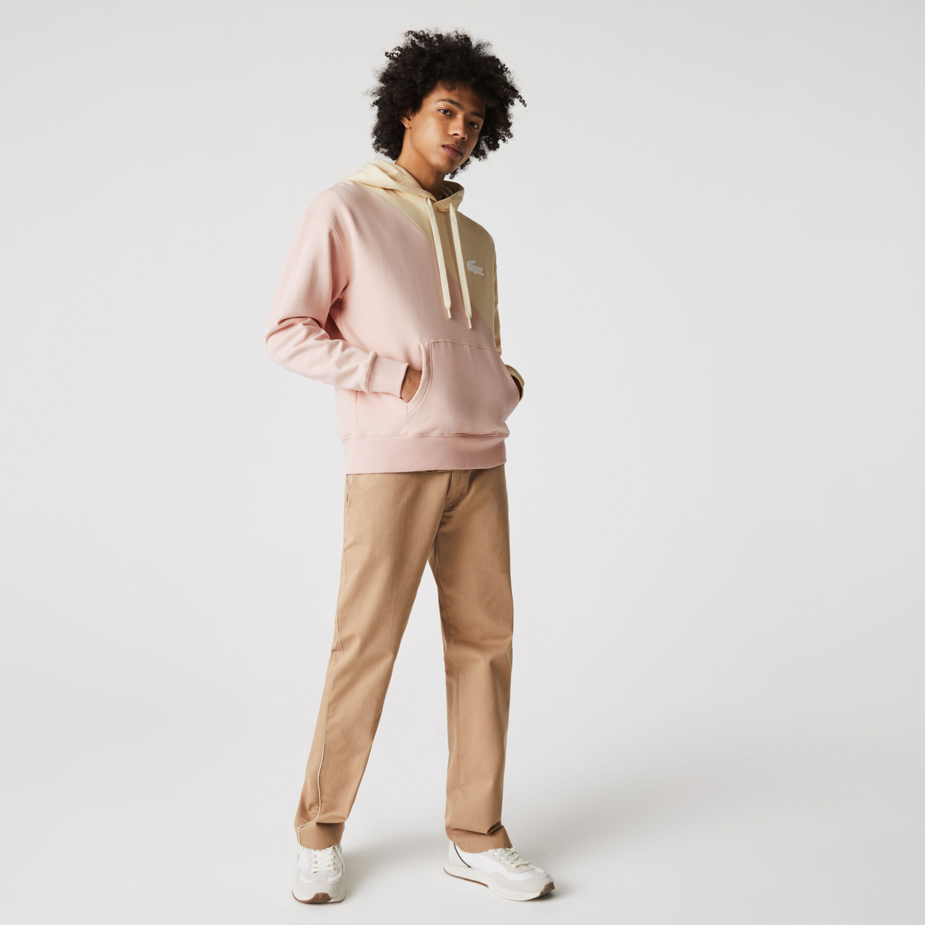 سويت شيرت صوف مزدوج اللون بغطاء رأس وقصة فضفاضة للجنسين مجموعة Lacoste LIVE لاكوست سويت شيرت صوف مزدوج اللون بغطاء رأس وقصة فضفاضة للجنسين مجموعة lacoste live