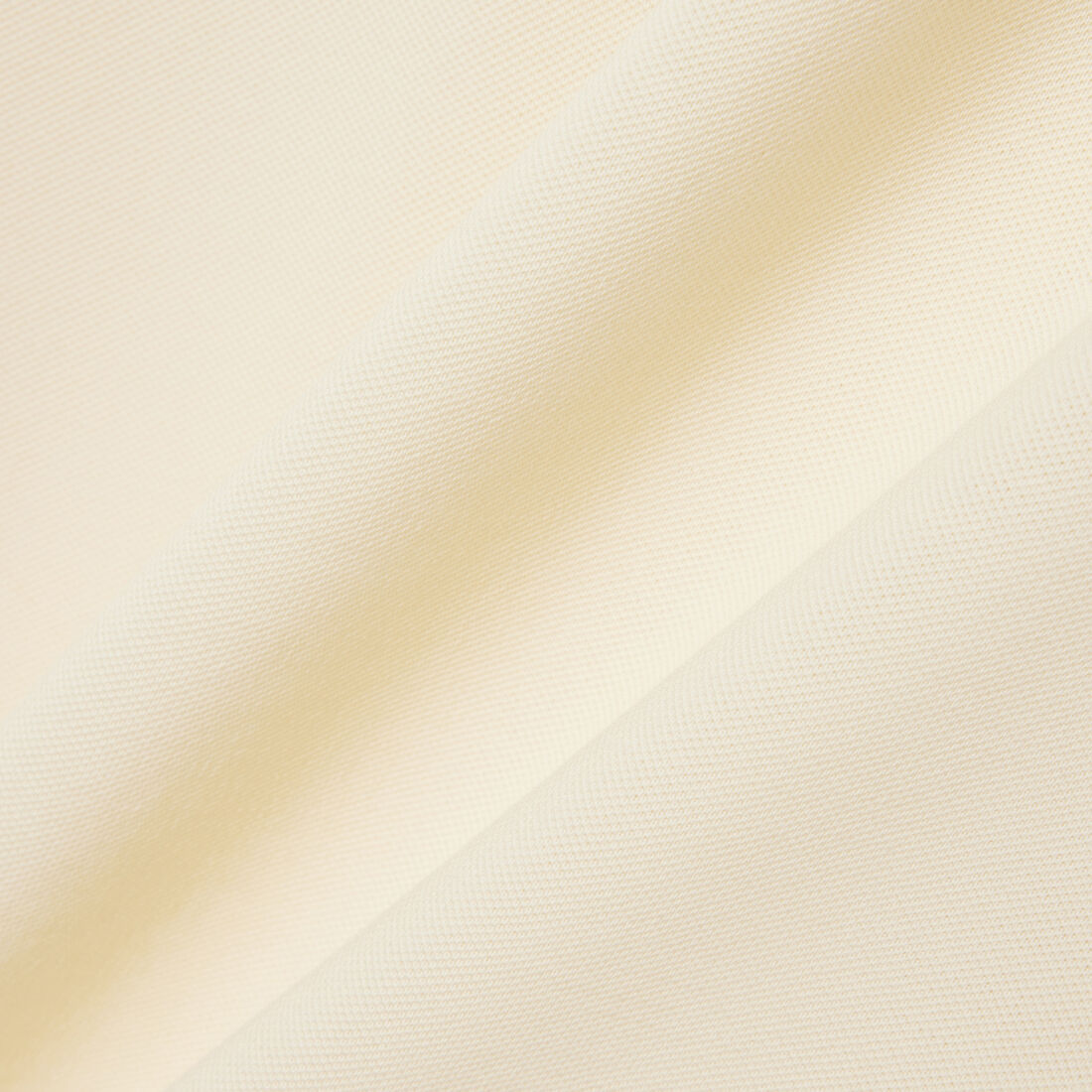 قميص بولو بيكيه خفيف بقصة كلاسيكية L.12.12 قميص بولو بيكيه خفيف بقصة كلاسيكية L.12.12