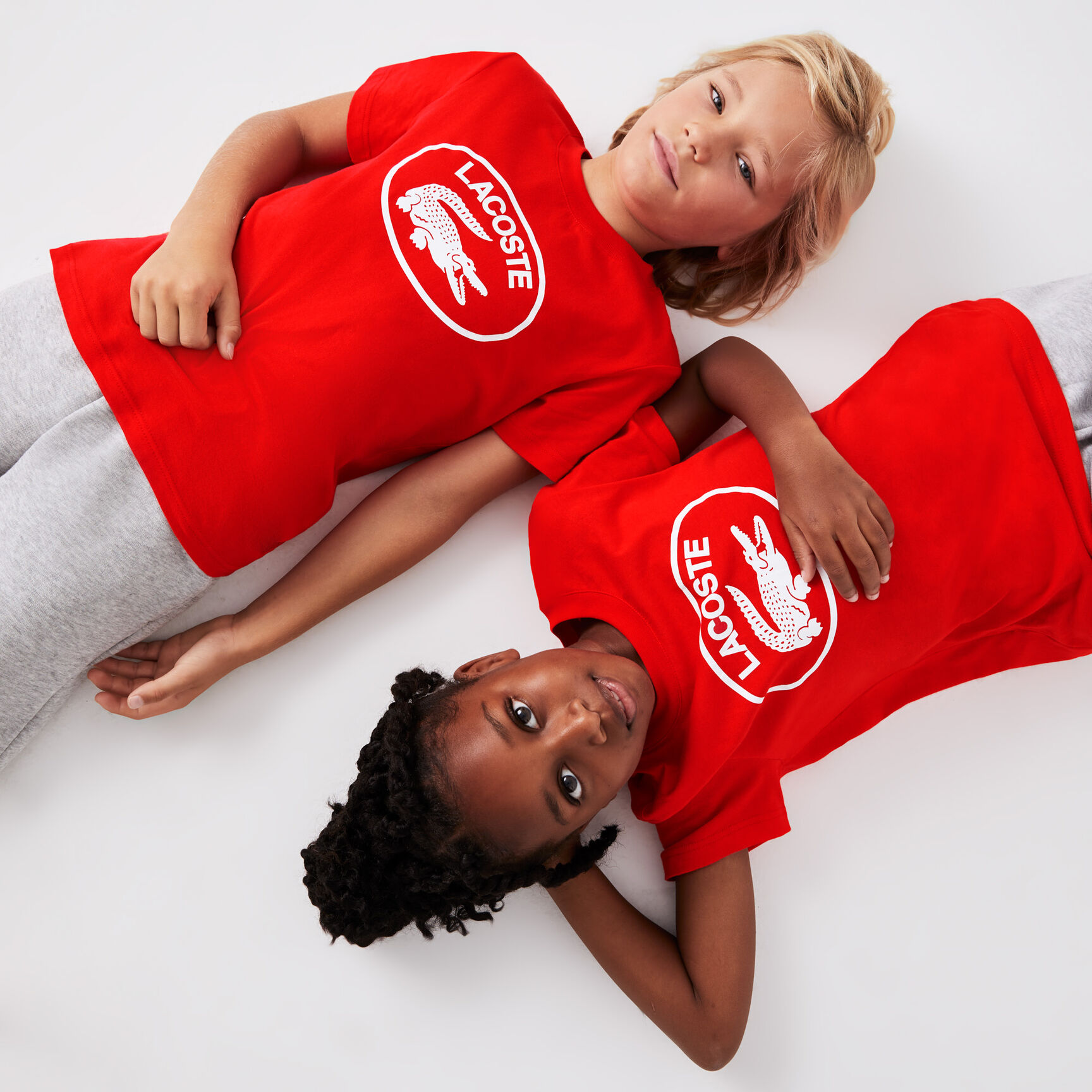 تيشيرت لاكوست قطن جيرسيه بشعار الماركة بلون مغاير للأطفال تيشيرت لاكوست قطن جيرسيه بشعار الماركة بلون مغاير للأطفال