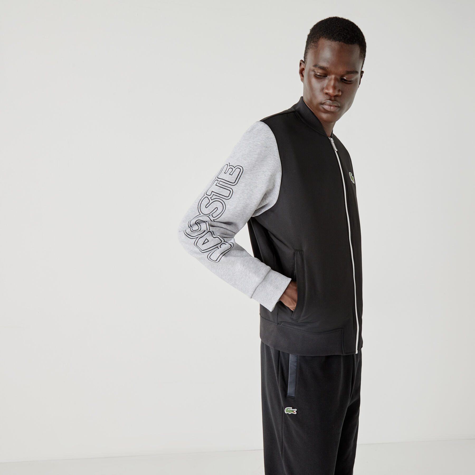 جاكيت تيدي بسحاب من الصوف مع طبعة ثنائية اللون للرجال من مجموعة Lacoste SPORT لاكوست جاكيت تيدي بسحاب من الصوف مع طبعة ثنائية اللون للرجال من مجموعة lacoste sport