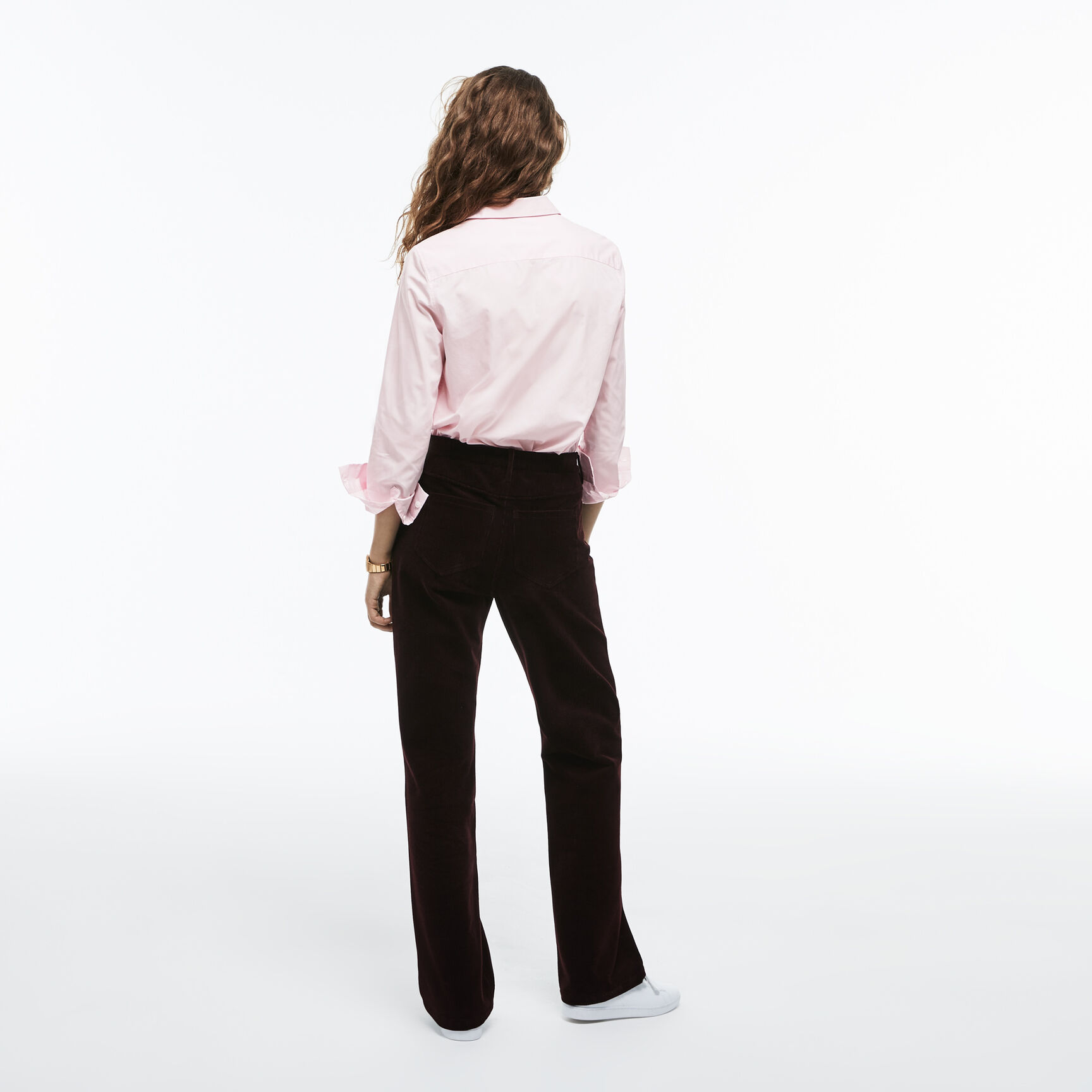 قميص قطن نسائي بقصّة عاديّة قميص قطن نسائي بقصّة عاديّة