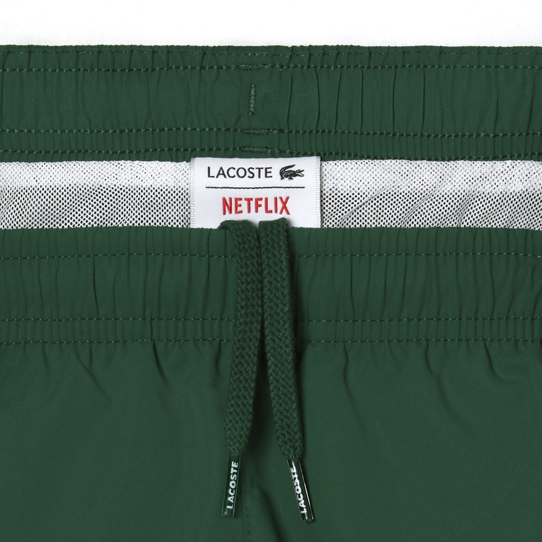 شورت سباحة بشارة بلون مغاير مجموعة Lacoste × Netflix للأولاد