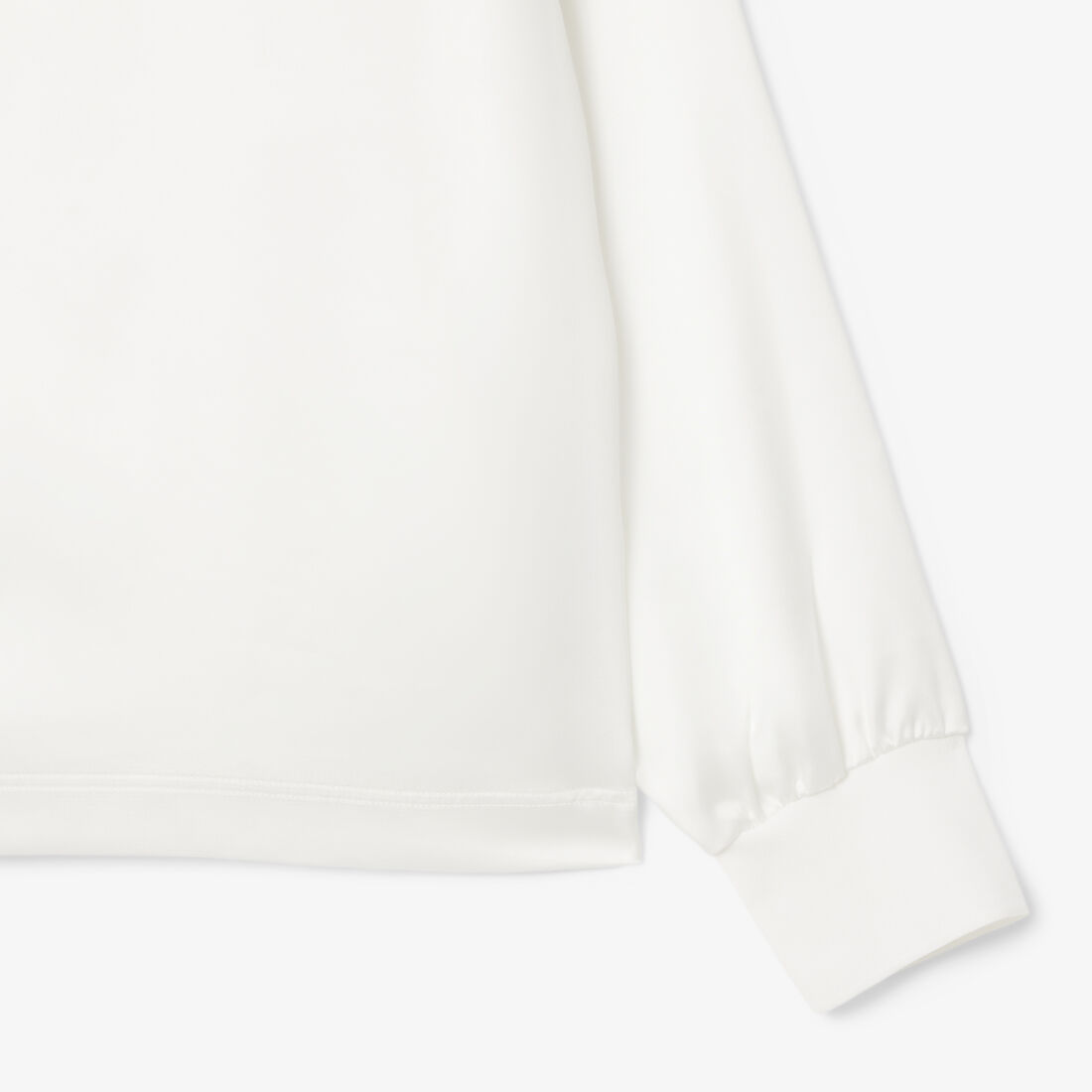 قميص بولو ساتان كبير الحجم بأكمام طويلة قميص بولو ساتان كبير الحجم بأكمام طويلة