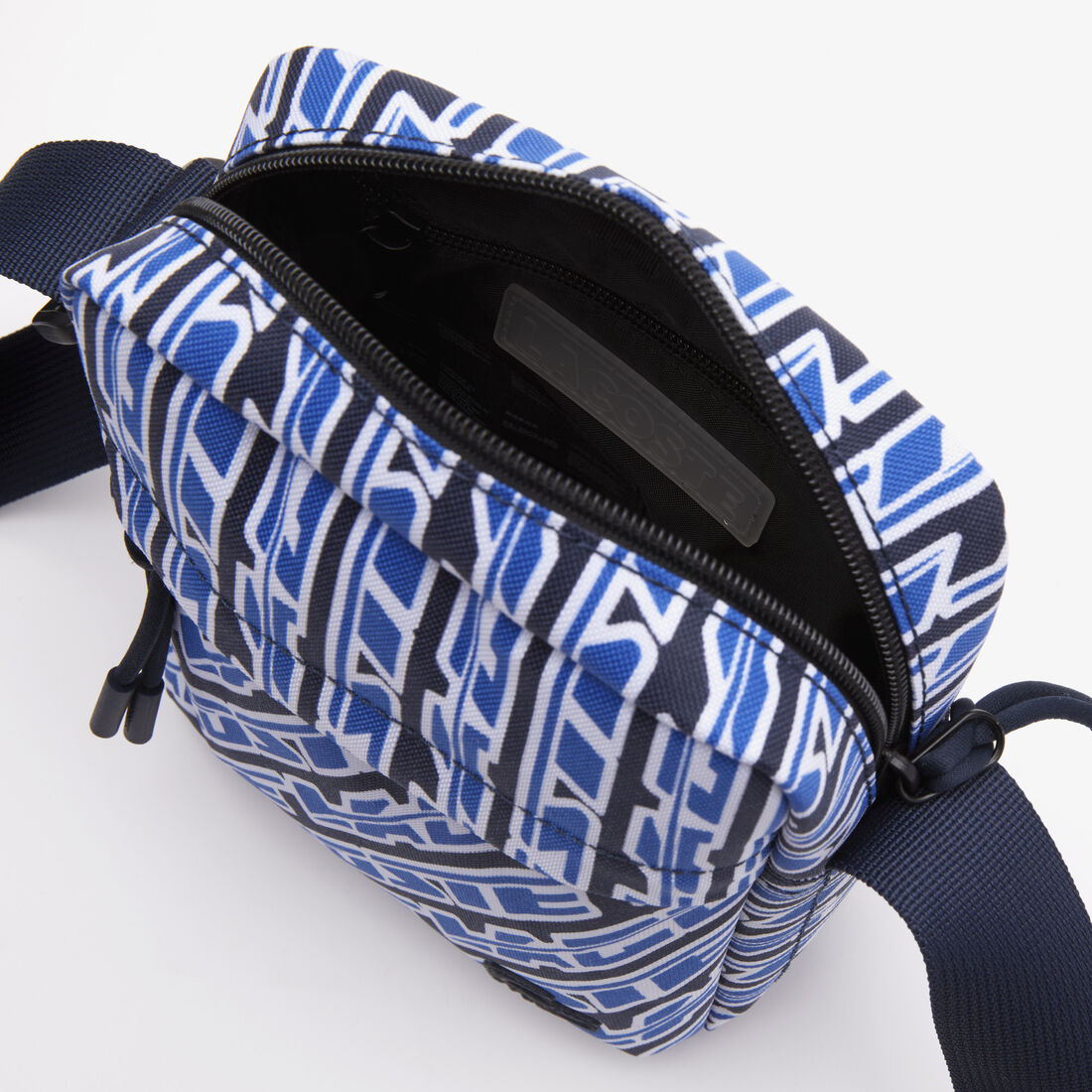 حقيبة مسنجر لاكوست عمودية بطبعة شعار الماركة للرجال مجموعة Neocroc حقيبة مسنجر لاكوست عمودية بطبعة شعار الماركة للرجال مجموعة Neocroc