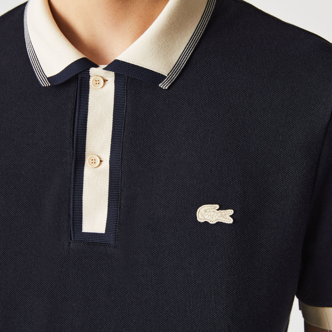 Men’s Lacoste Regular Fit Contrasting Accents Piqué Polo Men’s Lacoste Regular Fit Contrasting Accents Piqué Polo