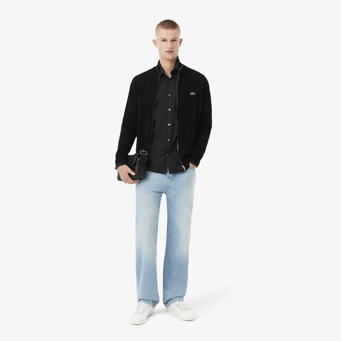 قميص بوبلين مطاطي بقصّة ضيقة قميص بوبلين مطاطي بقصّة ضيقة